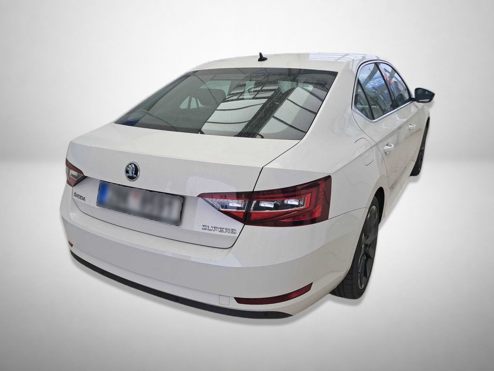 Škoda Superb, 2.0 TDI, Automatická klima - fotka 2