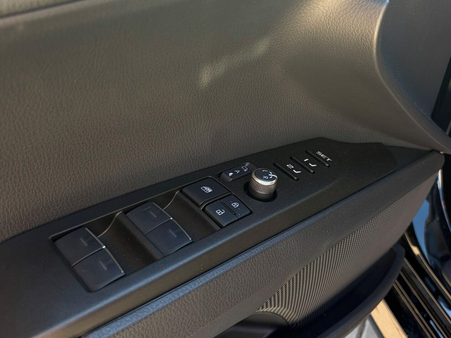 Toyota Camry, 2.5 hybrid Executive - fotka 6
