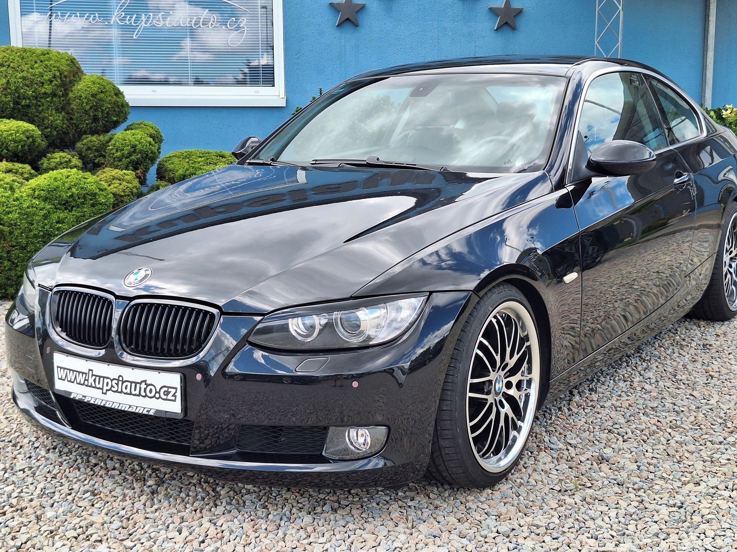 BMW Řada 3, 330i Coupe N52 MANUÁL - fotka 3
