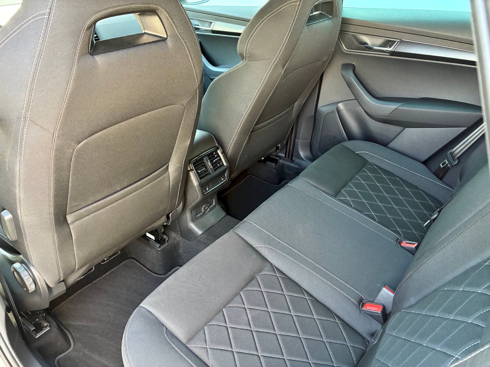 Škoda Karoq, 2,0 TDI / 110 kW Sportline DSG - fotka 6