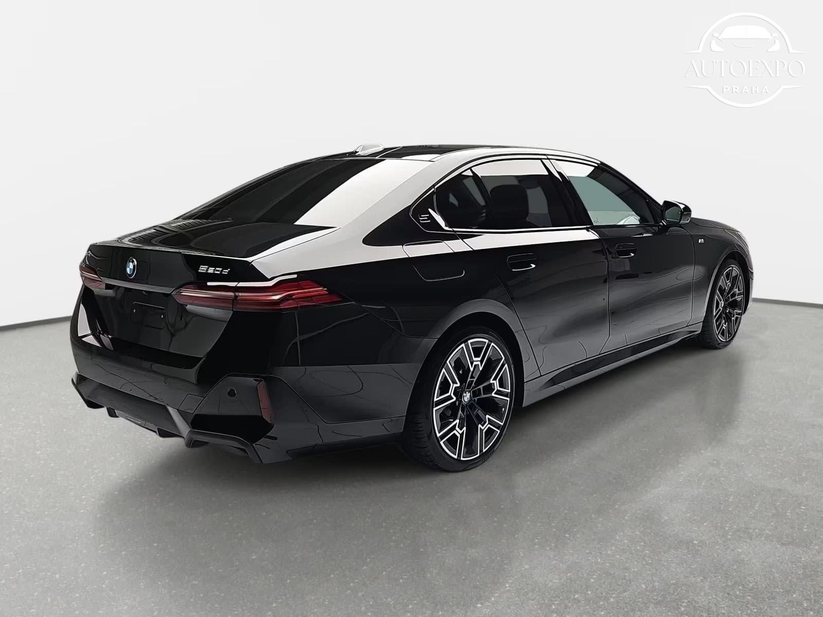 BMW Řada 5, 520D XDRIVE M-SPORT - fotka 4