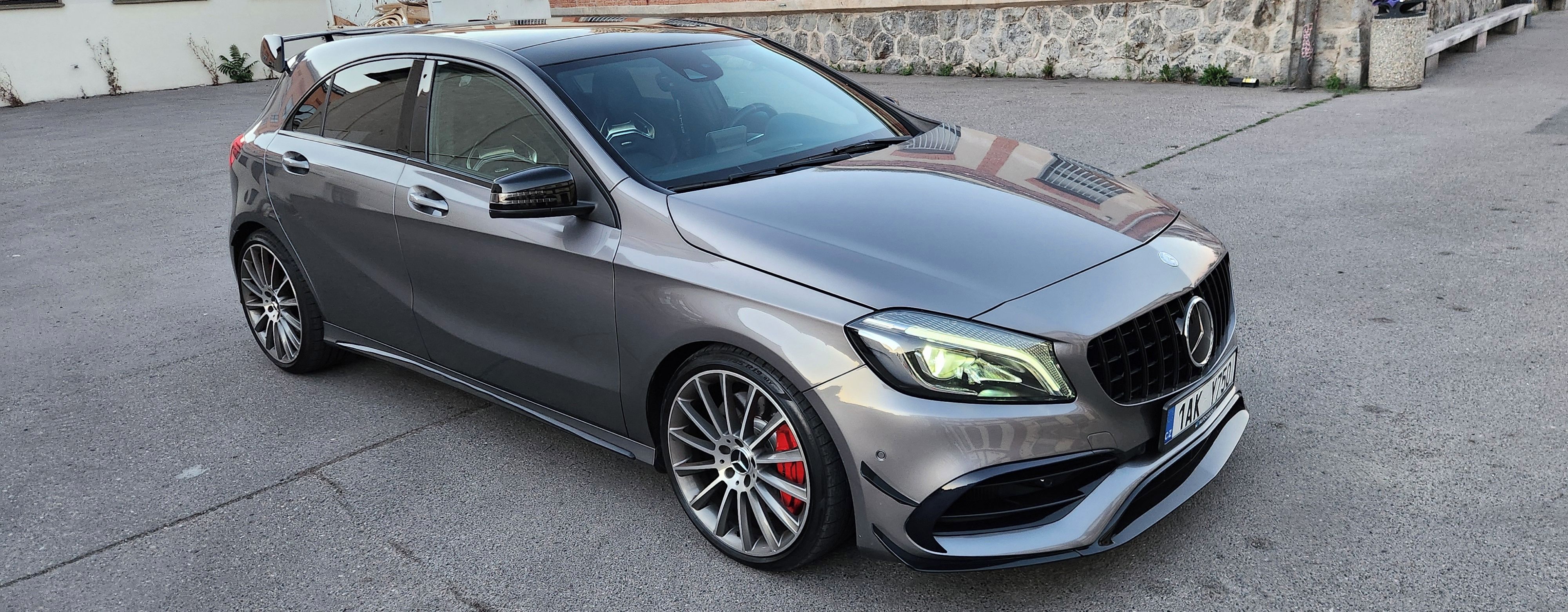 Mercedes-Benz Třídy A, 45*AMG*4M*NIGHT*KŘIDLO*440PS - fotka 4