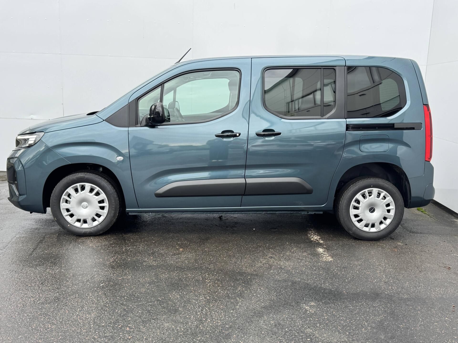 Opel Combo, Combi Edition Plus L1 AT8 1,5 - fotka 3