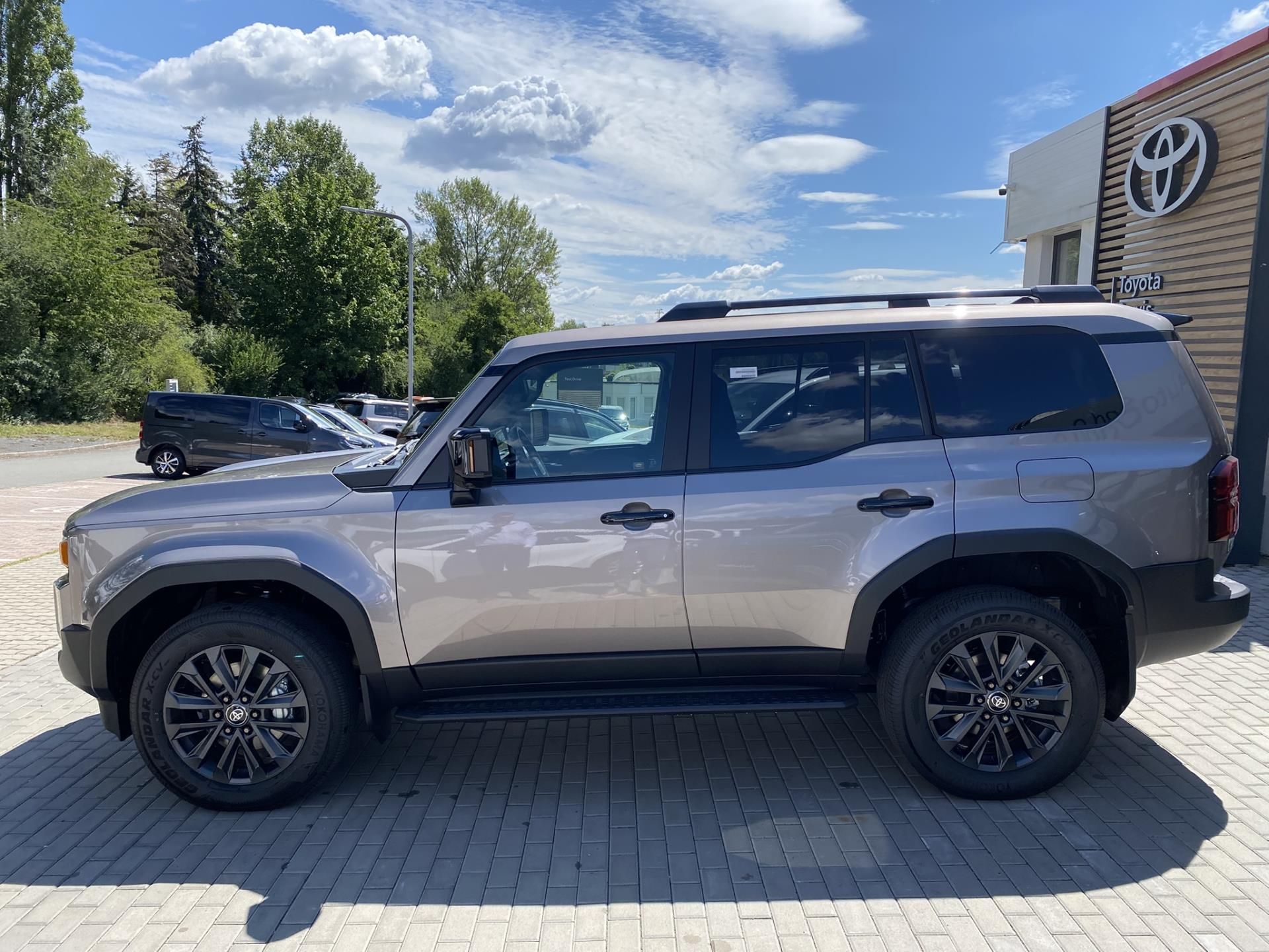 Toyota Land Cruiser, MY27 2.8 MHEV 8AT Executive - fotka 3