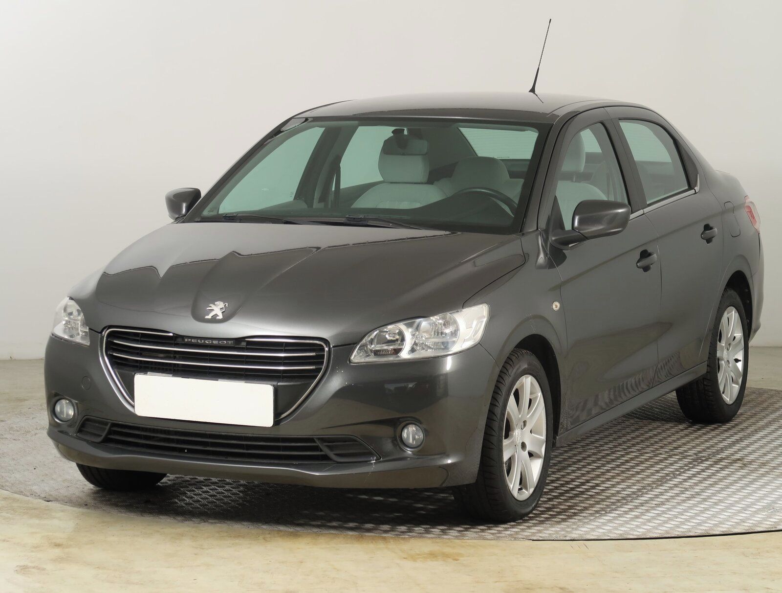Peugeot 301, 1.6 HDi, Automatická klima - fotka 2