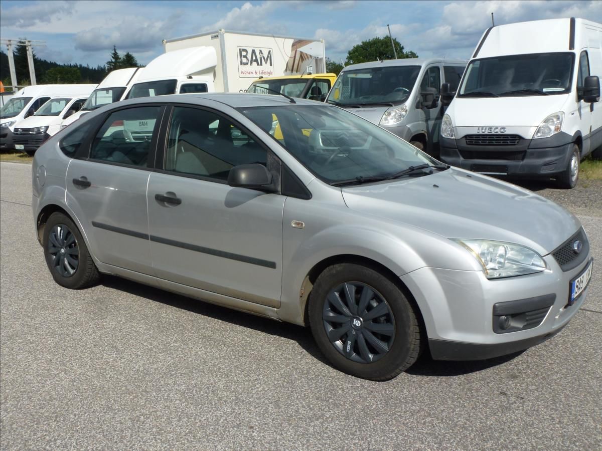 Ford Focus, 1,6 16V NOVÁ STK - fotka 6
