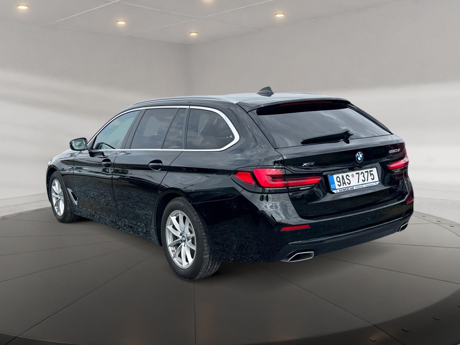 BMW Řada 5, xDRIVE 520d 140kW 4x4 CZ - fotka 4