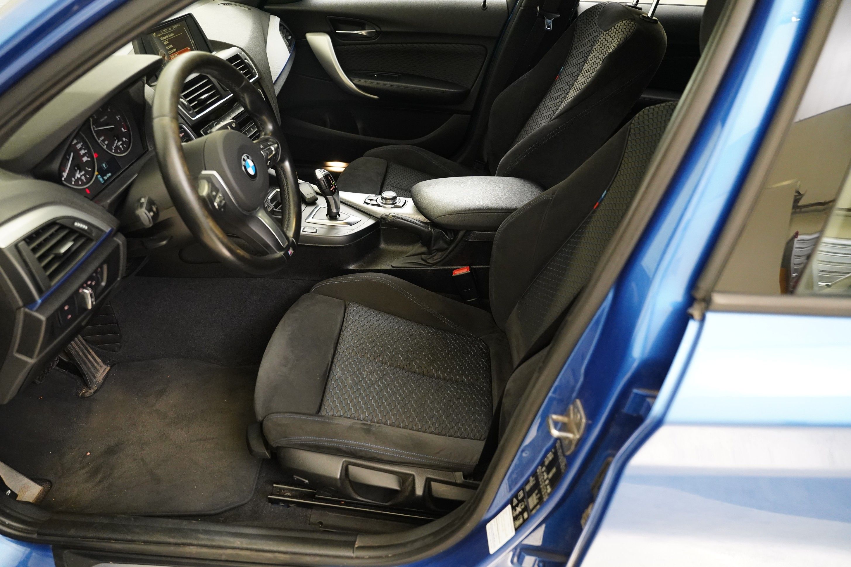BMW Řada 1, 120d 140 kW xDrive M Sport - fotka 6