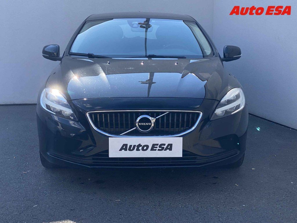 Volvo V40, 2.0 D2,AT - fotka 2