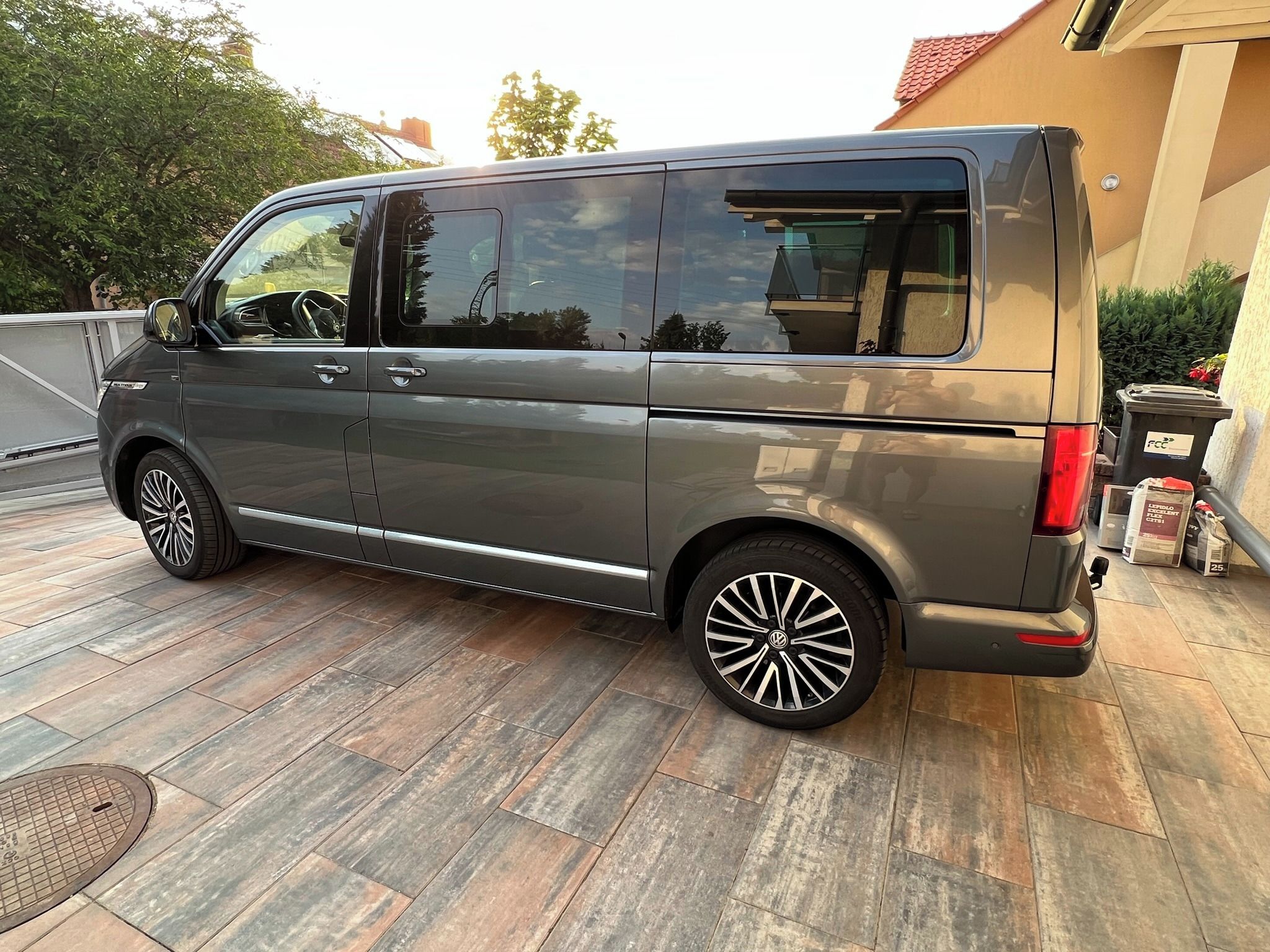 Volkswagen Multivan, 6.1 2,0 TDi DSG 4x4 150kW - fotka 2