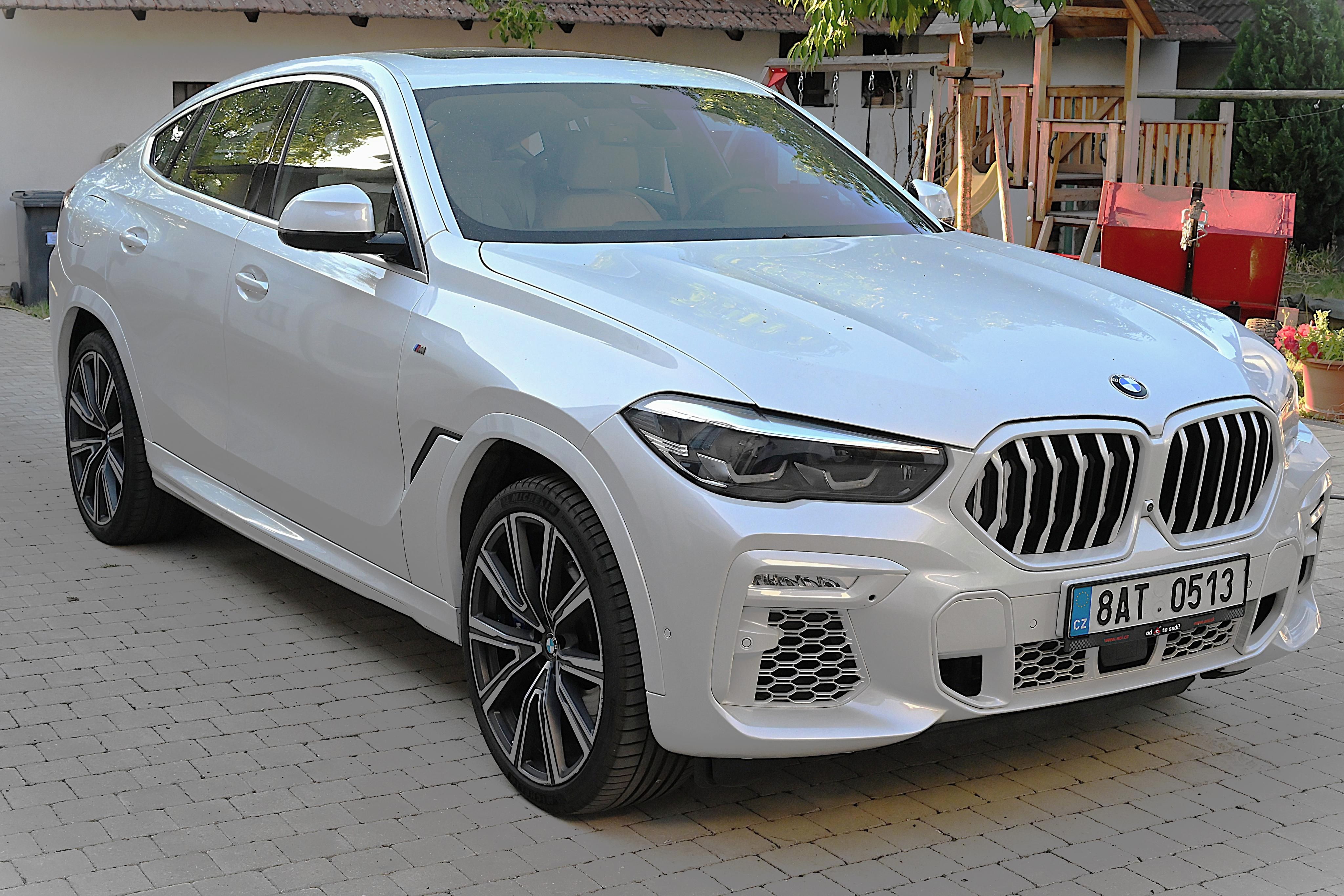 BMW X6, X6M50i - fotka 2