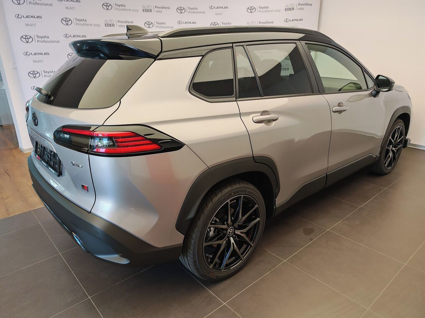 Toyota Corolla Cross, 2.0 Hybrid ( 178 k ) 4x4 GR - fotka 4