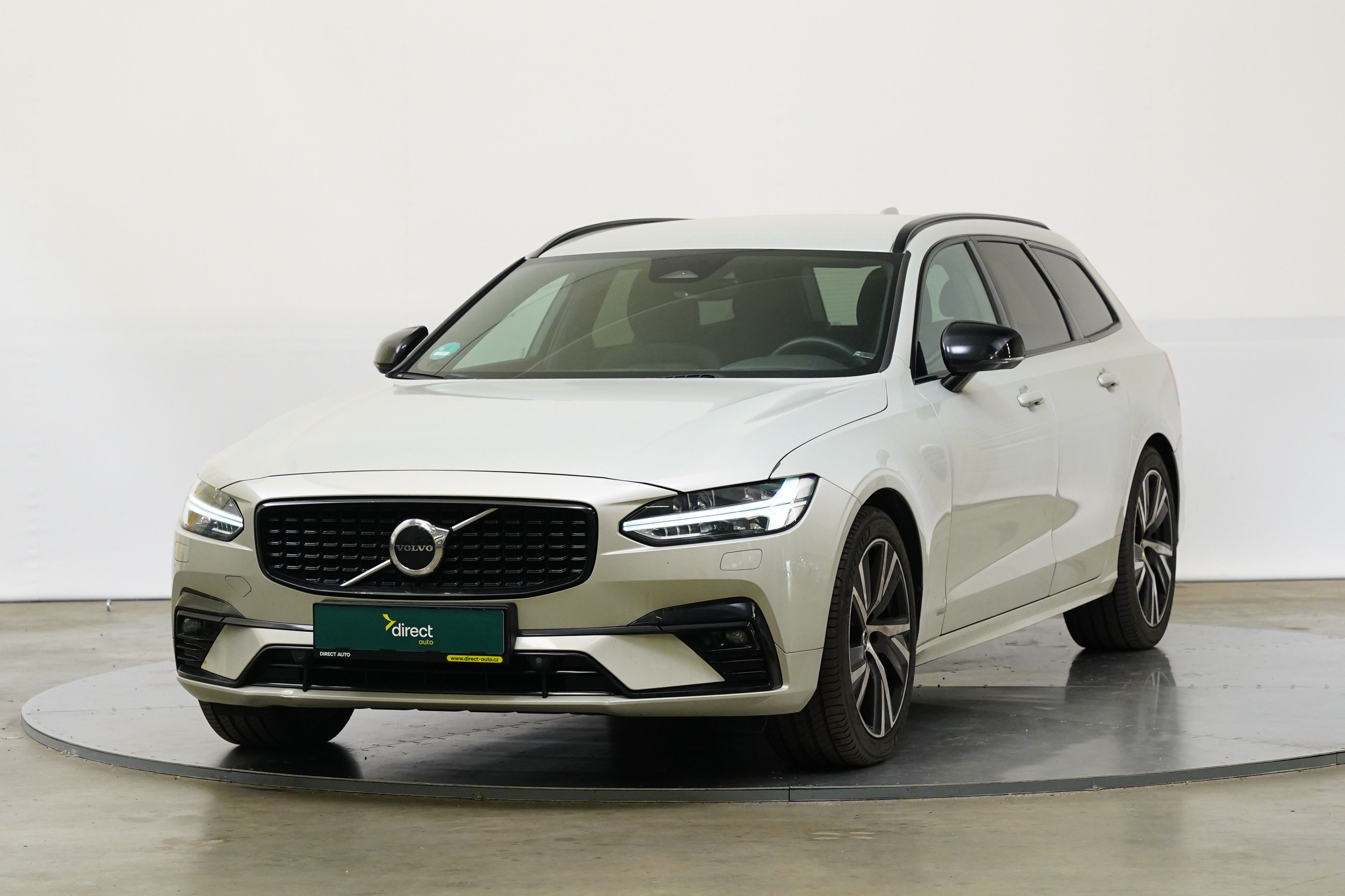 Volvo V90, 2.0 B4 145 kW R-Design