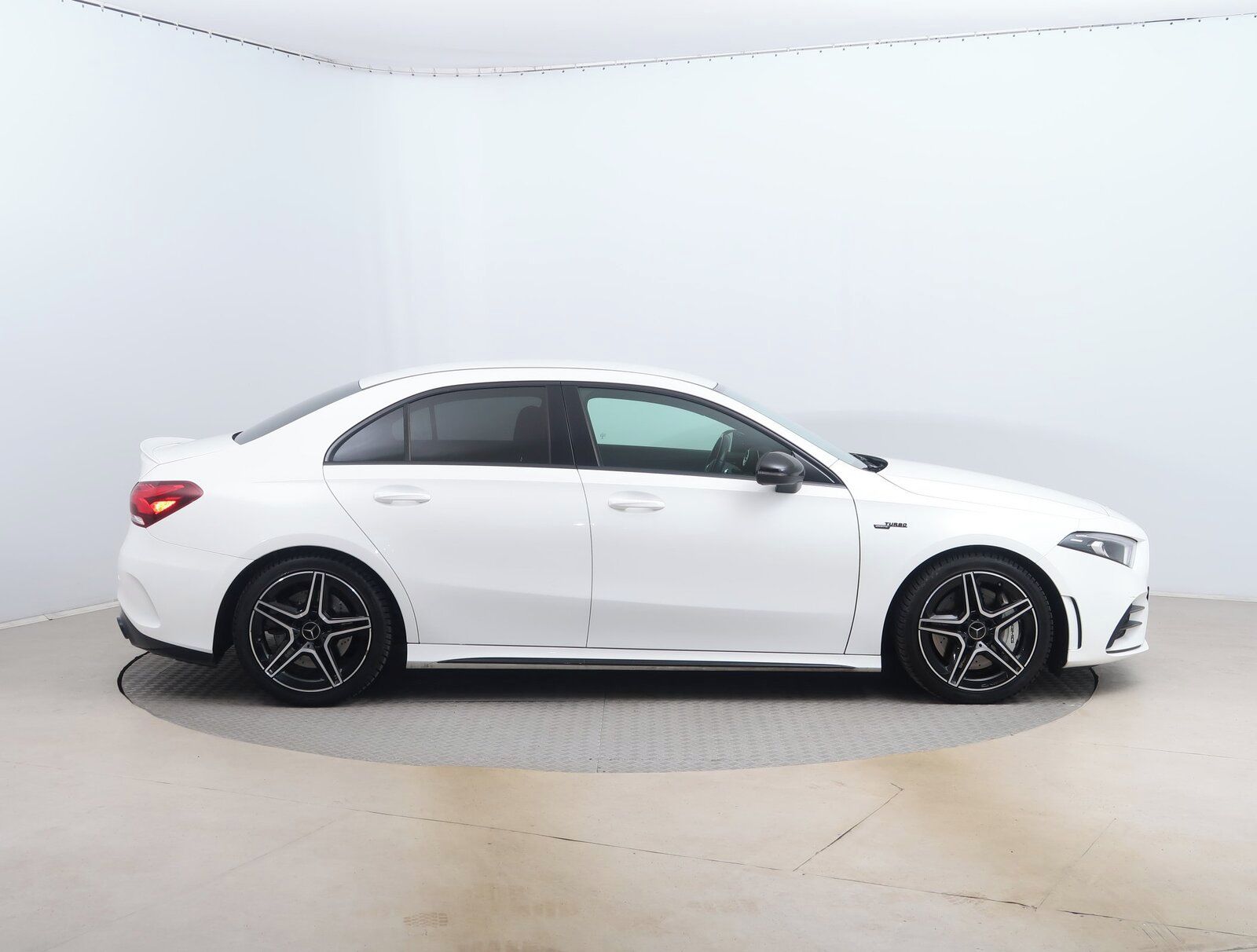 Mercedes-Benz Třídy A, 35 AMG 4MATIC, AMG line, 4X4 - fotka 6