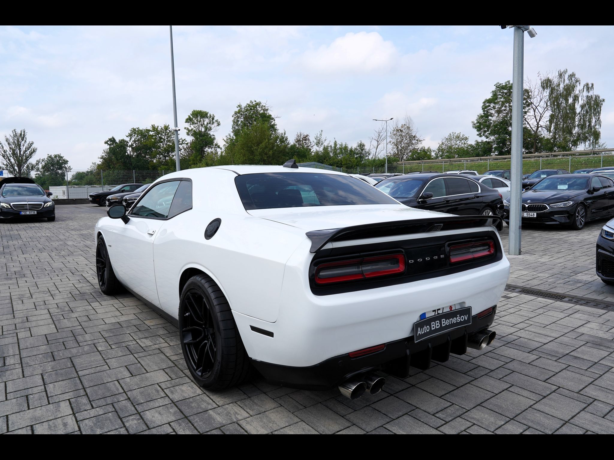 Dodge Challenger, 5.7L V8 Hemi/Shaker/kůže/375 P - fotka 4