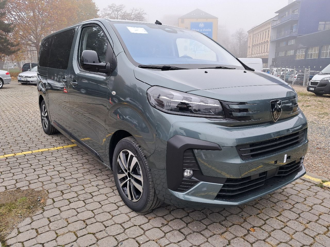 Peugeot Traveller, Active L2 2.2 BlueHDi 180 S&S - fotka 3