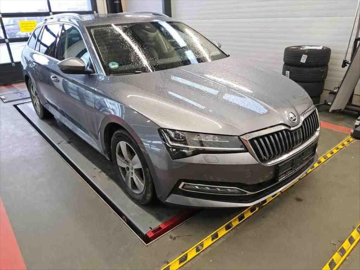 Škoda Superb, 2,0 STYLE,PANORAMA,TAŽNÉ,LED - fotka 2