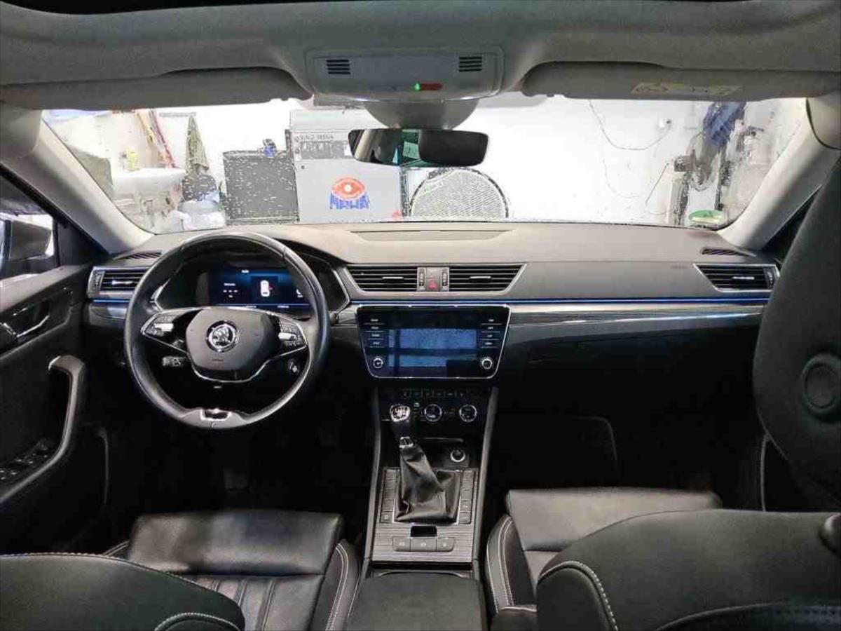 Škoda Superb, 2,0 STYLE,PANORAMA,TAŽNÉ,LED - fotka 6