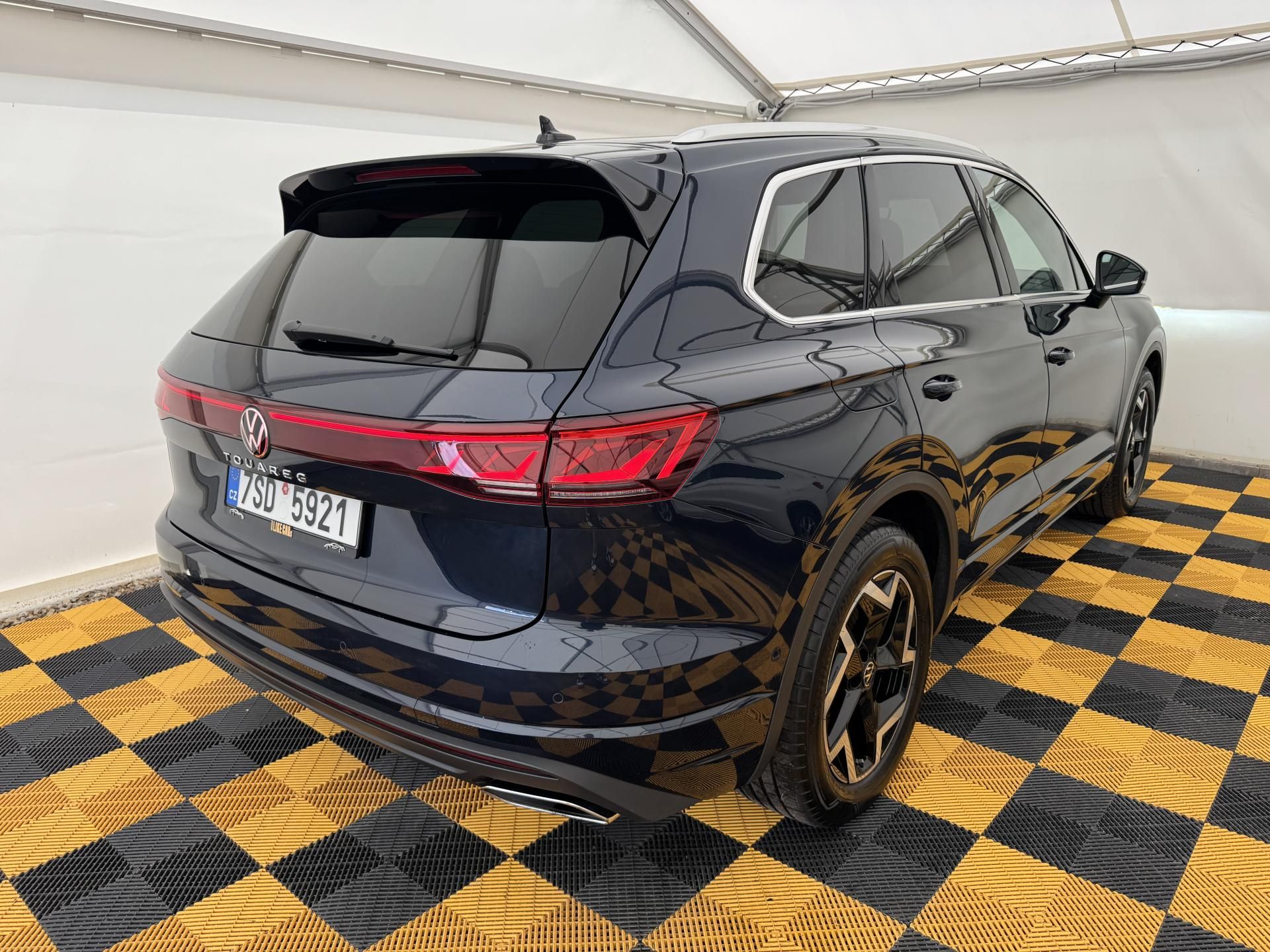Volkswagen Touareg, 3.0Tdi*1-MAJ*DPH*ELEGANCE* - fotka 5