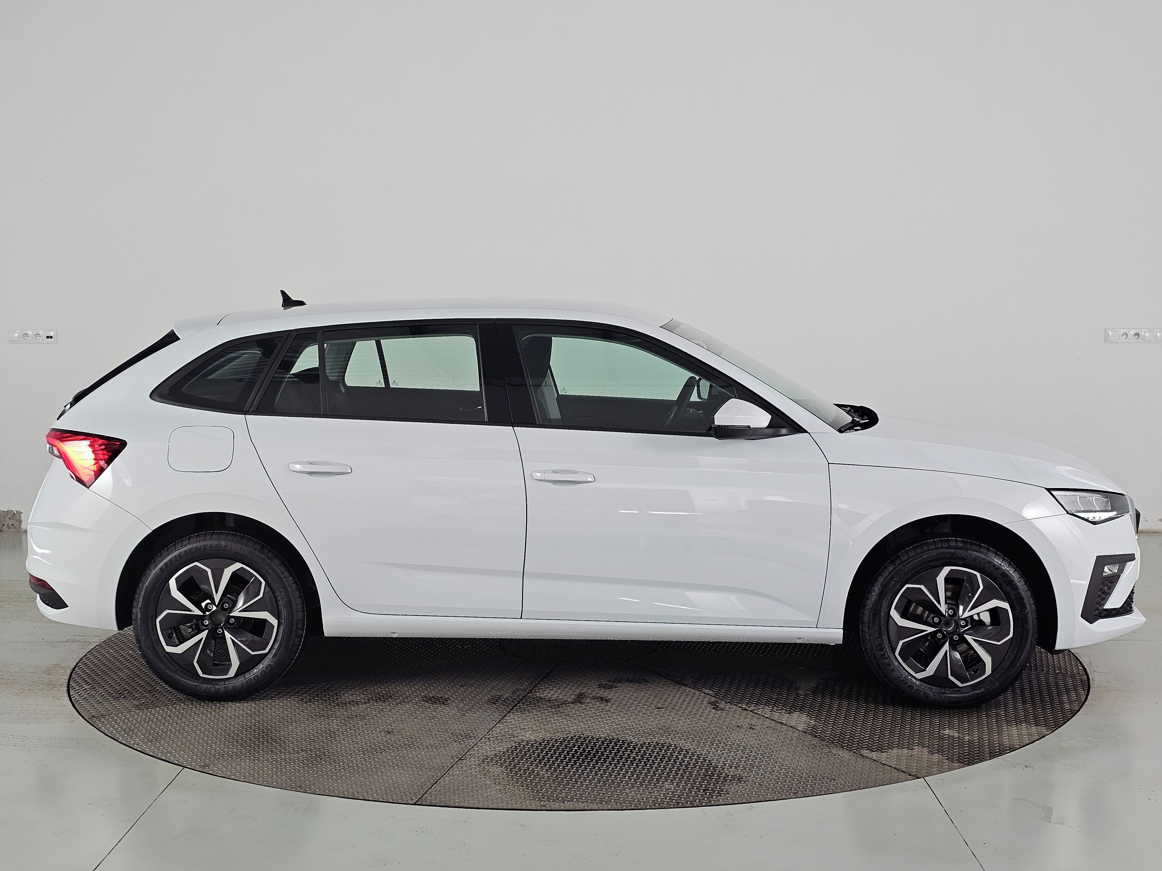 Škoda Scala, Classic 1.0TSI 85kW 6st man. - fotka 4