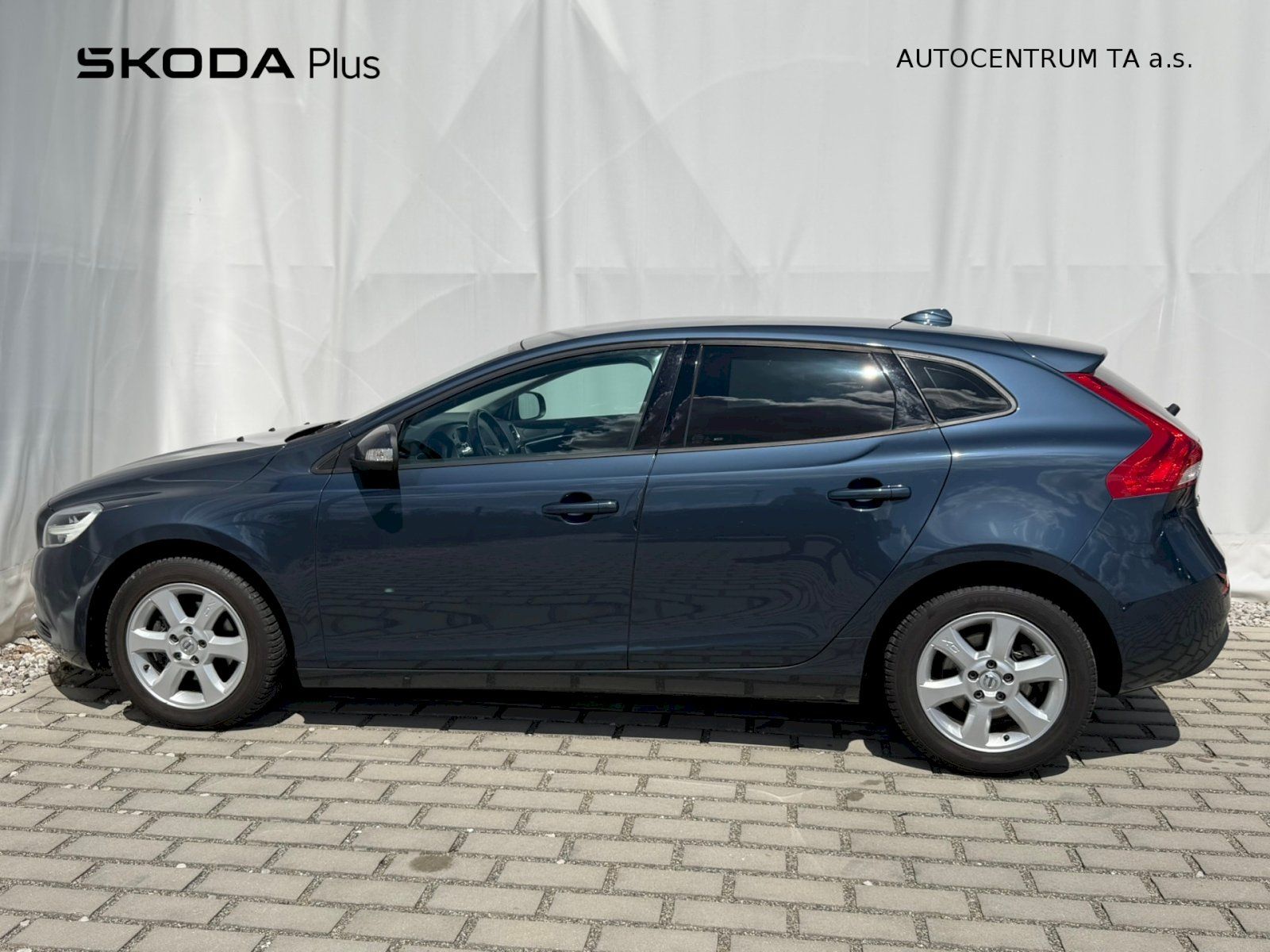 Volvo V40, V40 2.0D 88kW 6MP Momentum - fotka 3