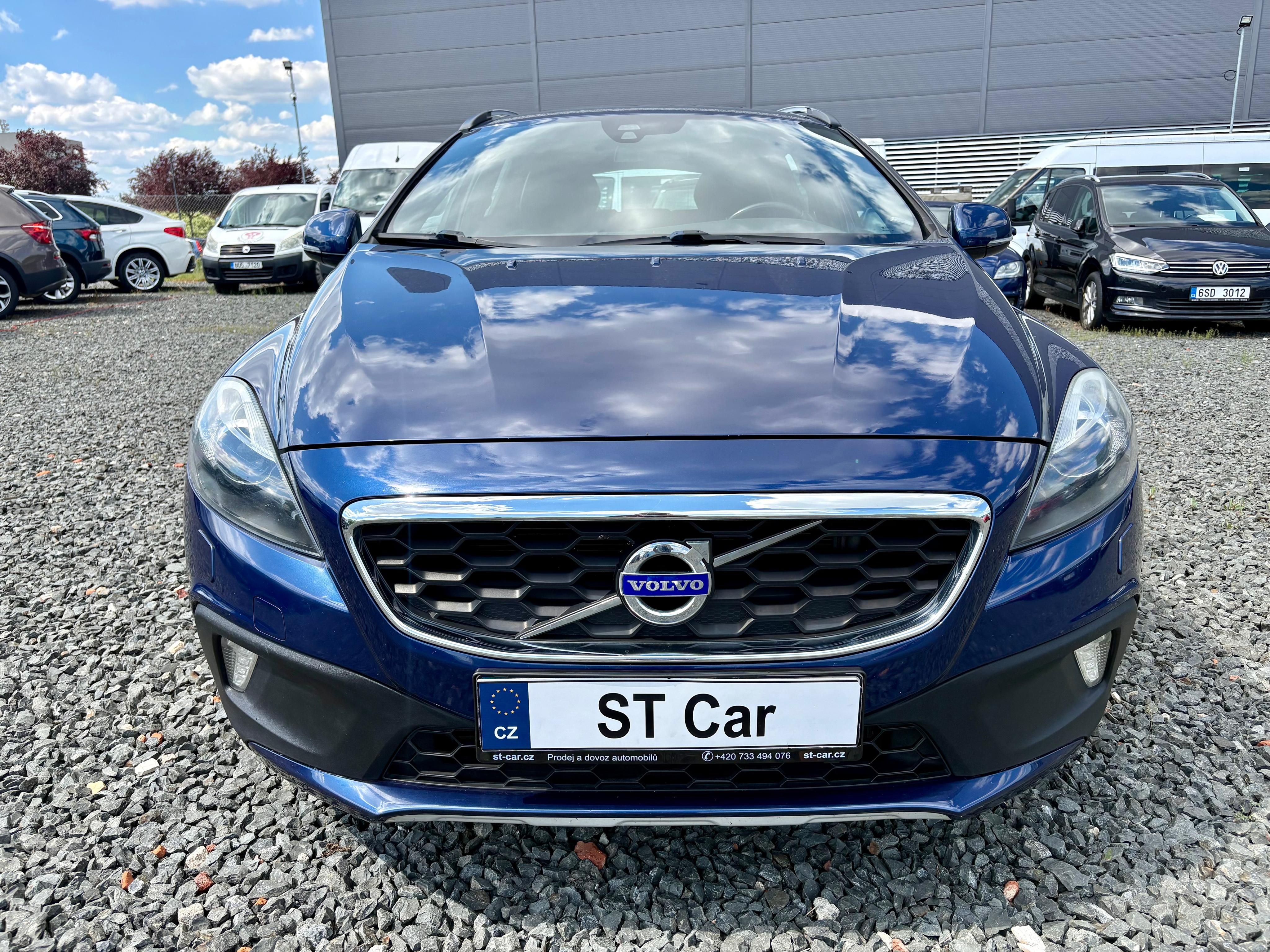 Volvo V40, 1.6D2 84kw Cross Country ČR - fotka 2