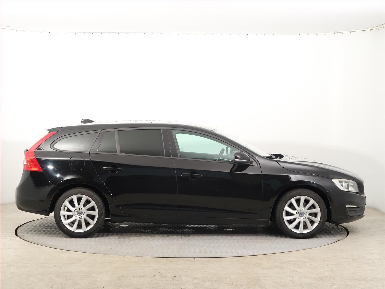 Volvo V60, D3 2.0, Automat - fotka 6