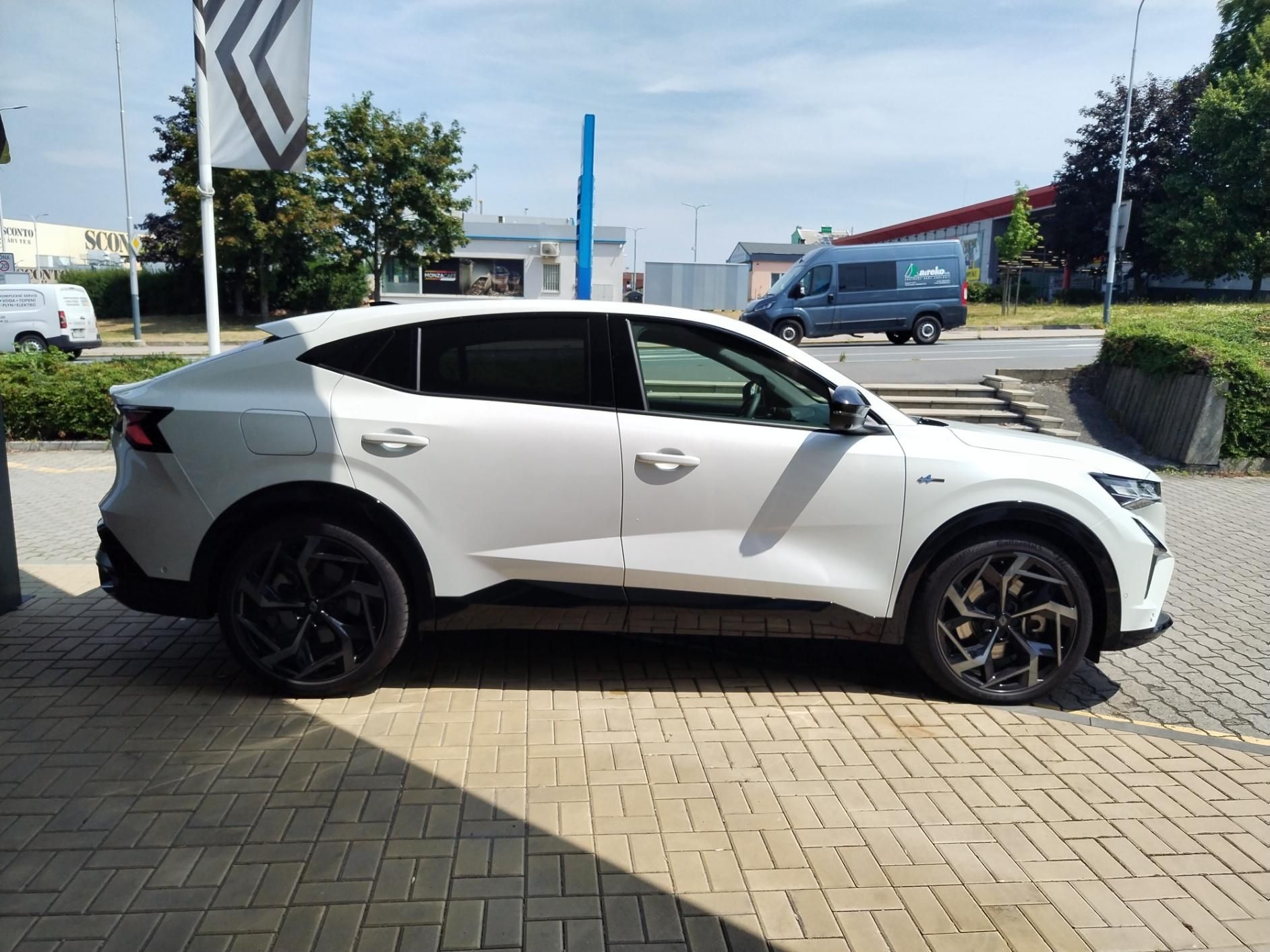 Renault Rafale, atelier Alpine 4x4 300k - fotka 6