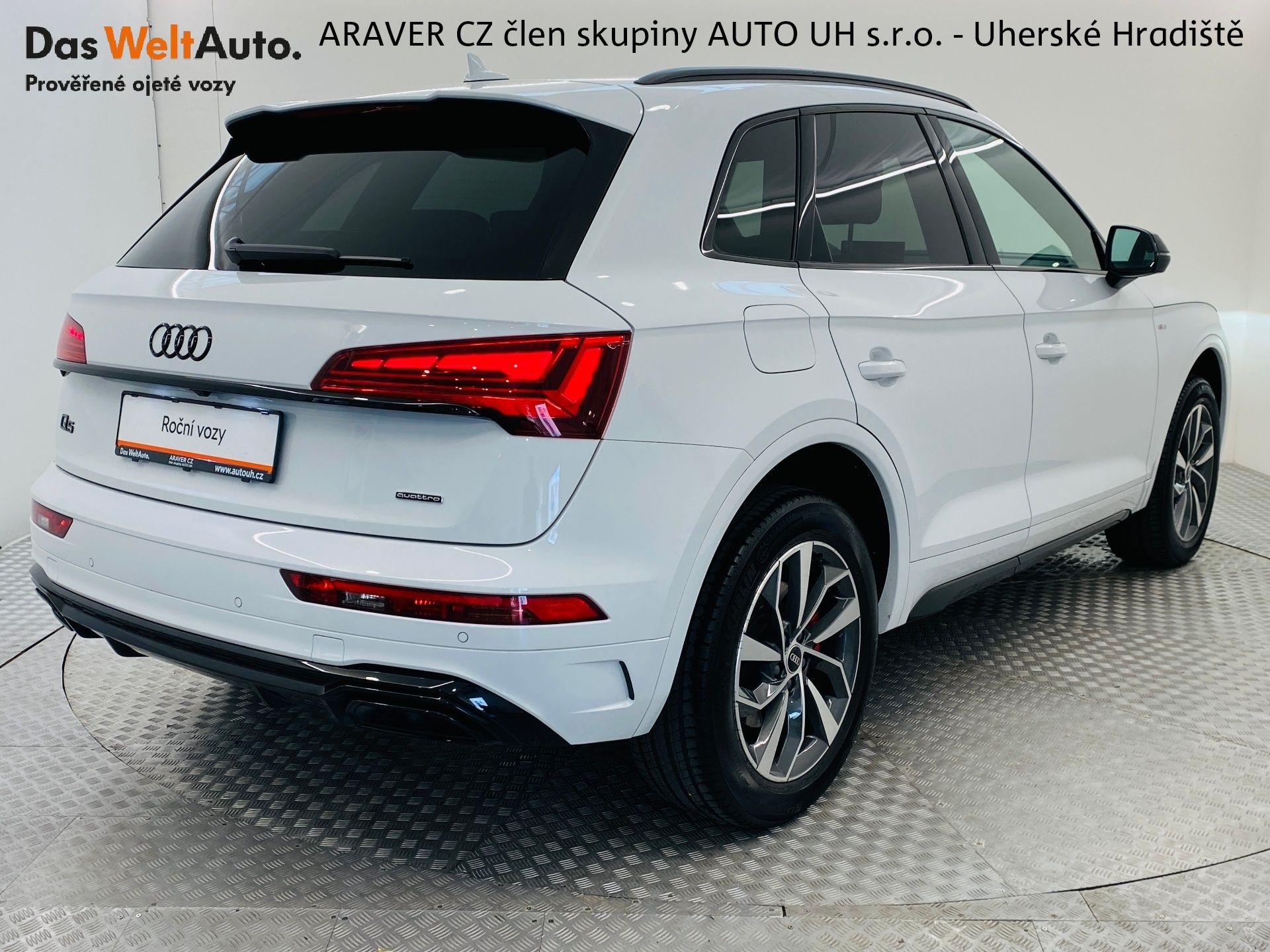 Audi Q5, 2,0TDI 150 kW  S-Line quattro - fotka 2