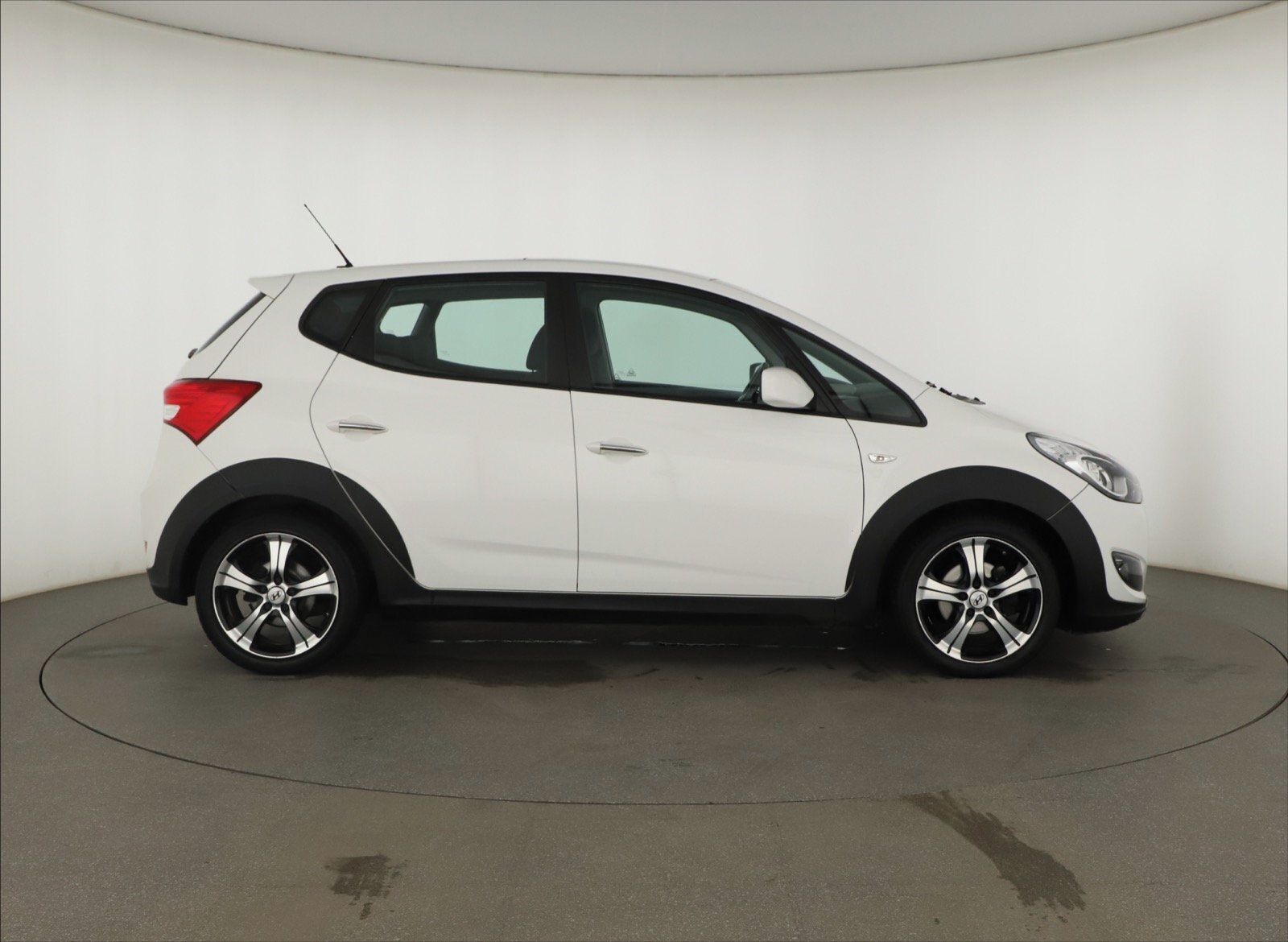 Hyundai ix20, 1.6 CRDi, NOVÁ CENA, Navi - fotka 6