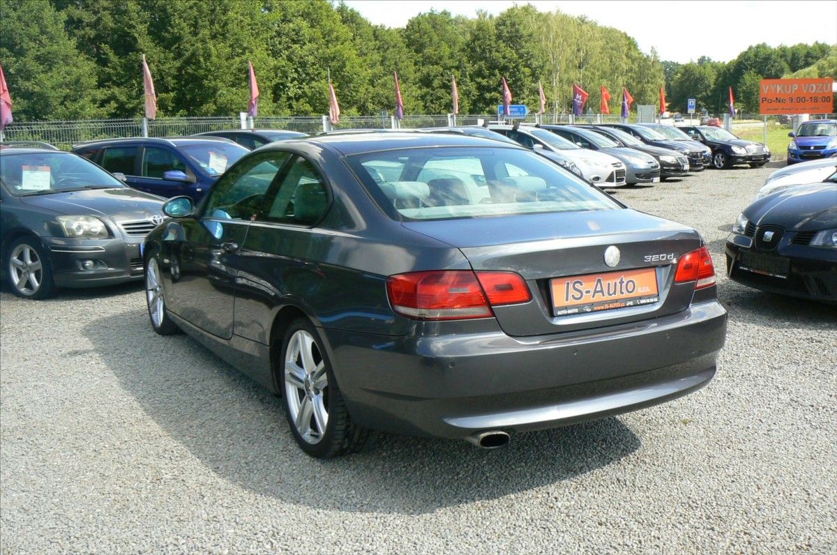 BMW Řada 3, 2,0 320 d COUPE - fotka 5
