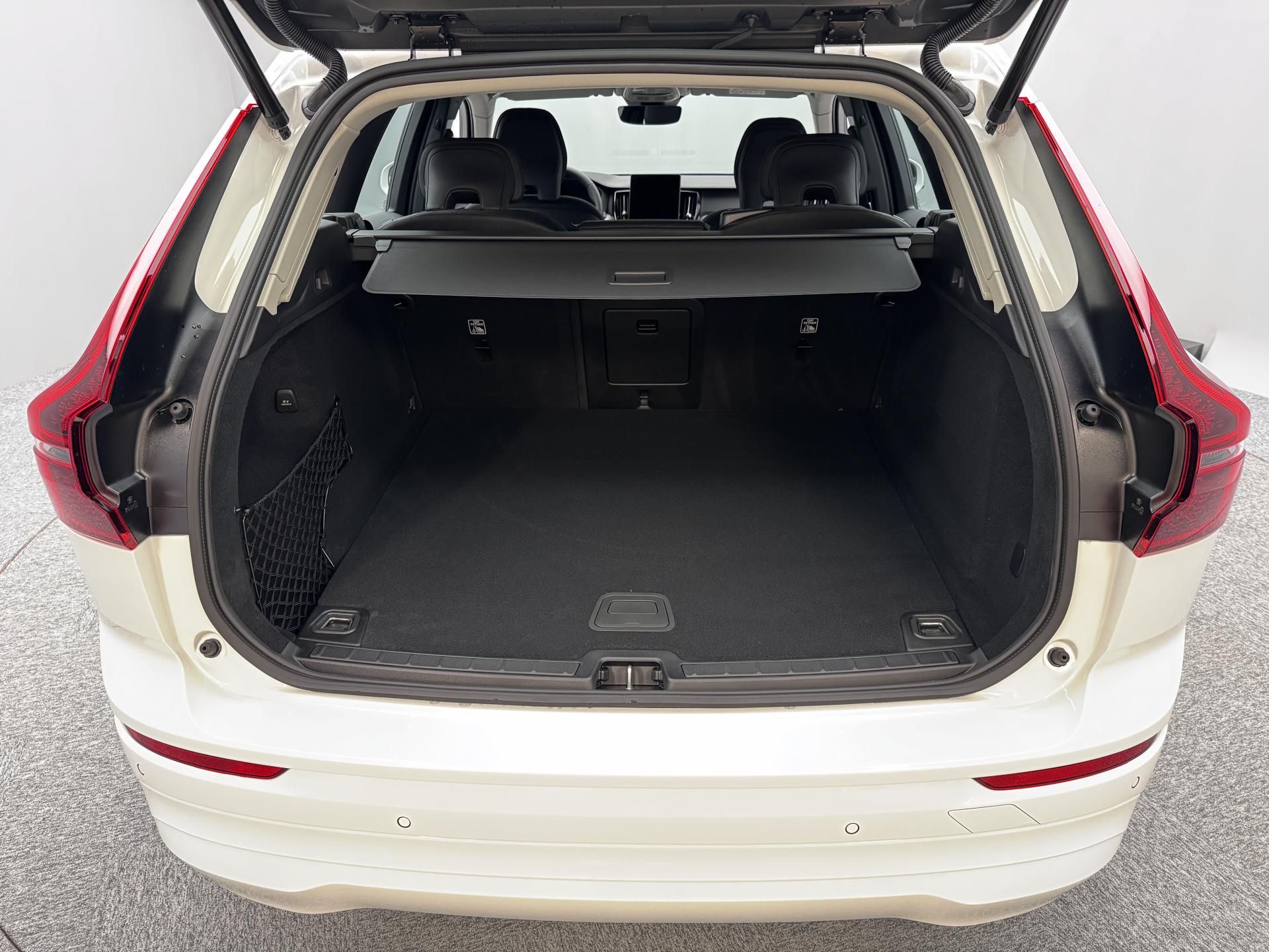 Volvo XC60, B5 AWD AUT CORE - fotka 5
