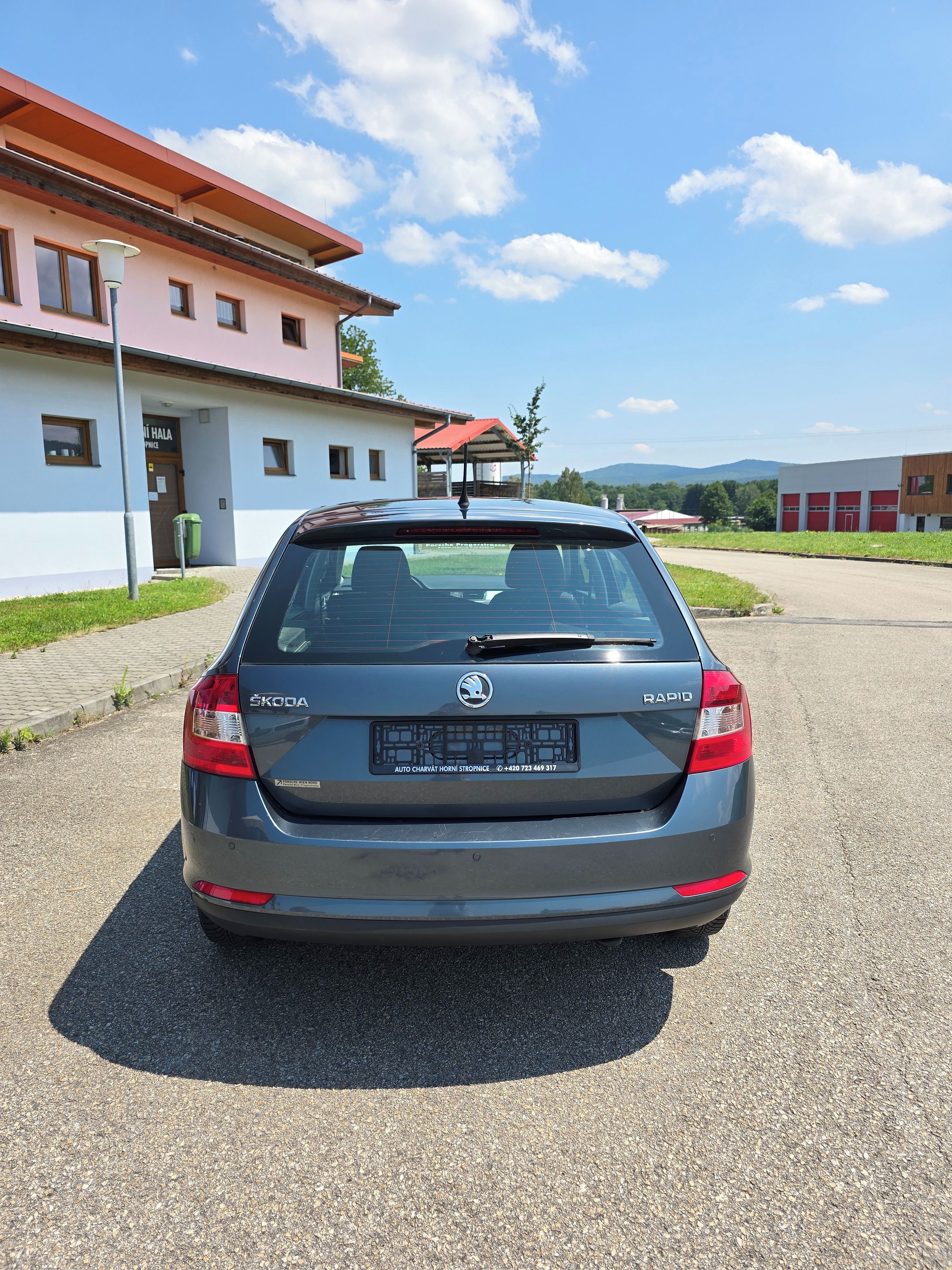 Škoda Rapid, 1.6 TDI Spaceback Elegance - fotka 6