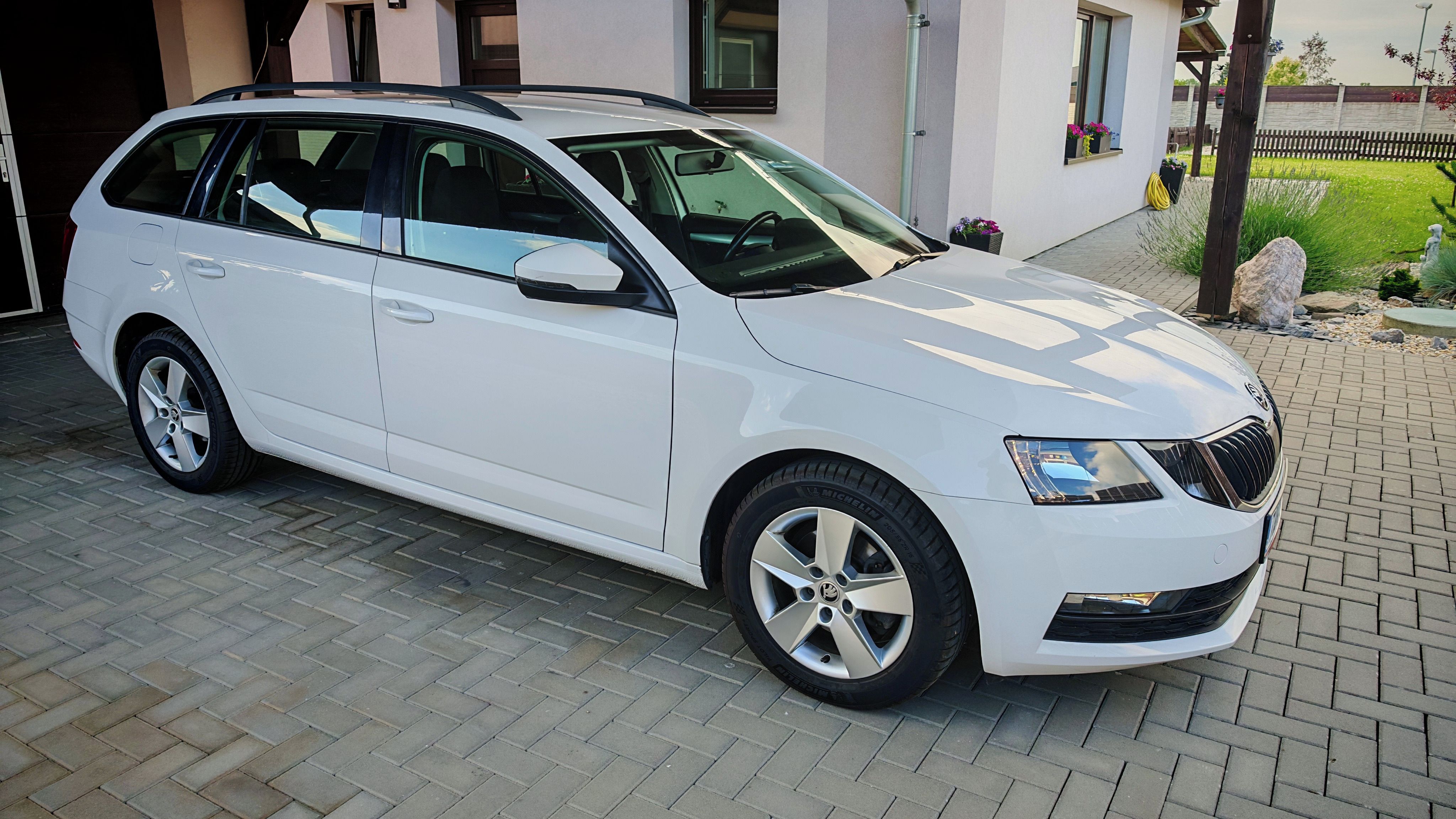 Škoda Octavia, 1.5 TSI,původ ČR, Senzory, Led - fotka 3