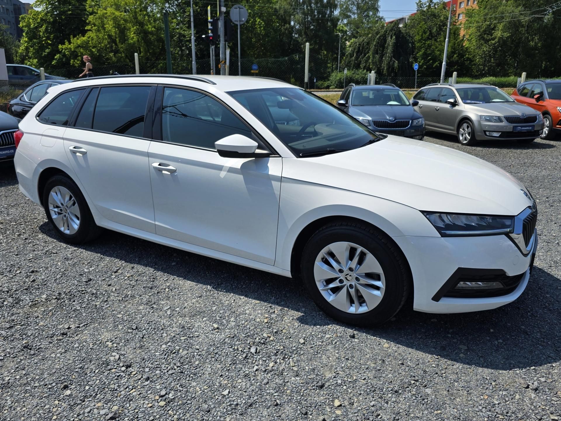 Škoda Octavia, 2.0TDI 85KW AMBI+ NEHAVAR ČR - fotka 6