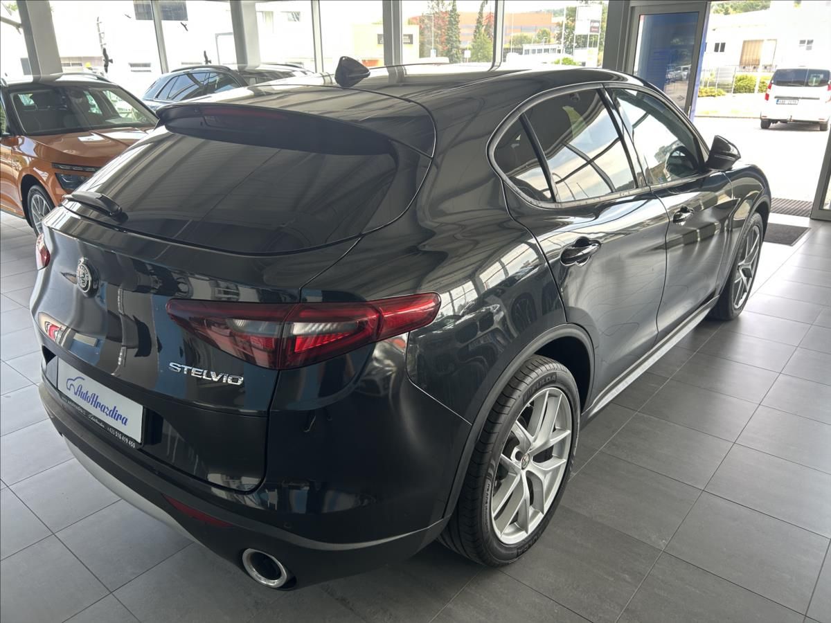 Alfa Romeo Stelvio, 2,1   JTD 132kW,AUTOMAT,SERVIS - fotka 6