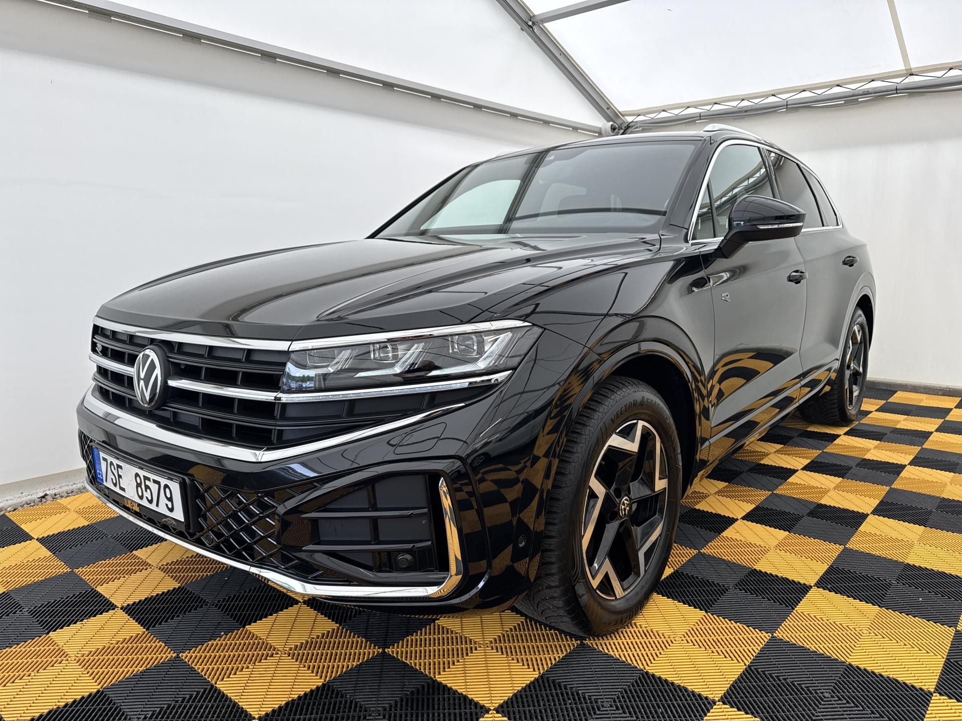 Volkswagen Touareg, 3.0Tdi*1-MAJ*DPH*HUD*R-LINE* - fotka 2
