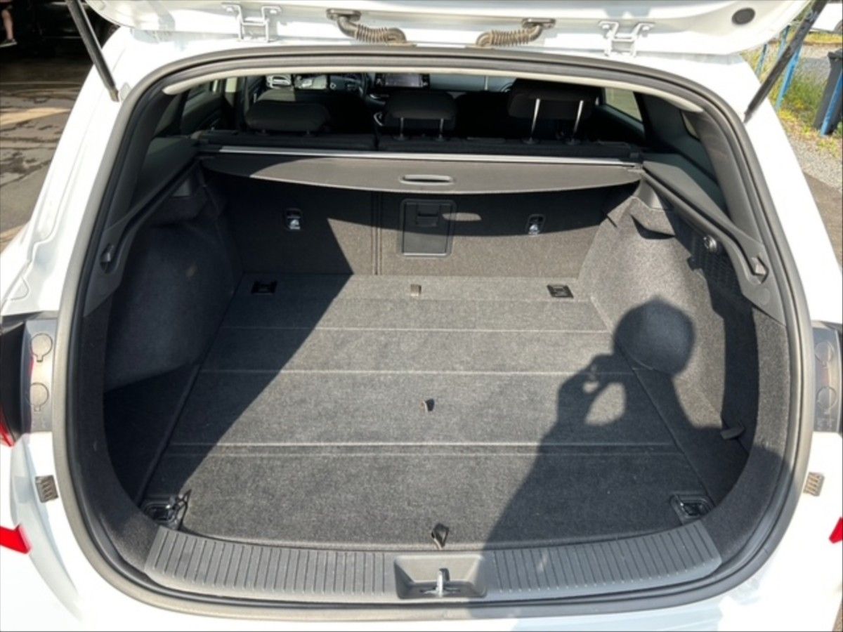 Hyundai i30, 1,5 T-GDI Smart 5d - fotka 6
