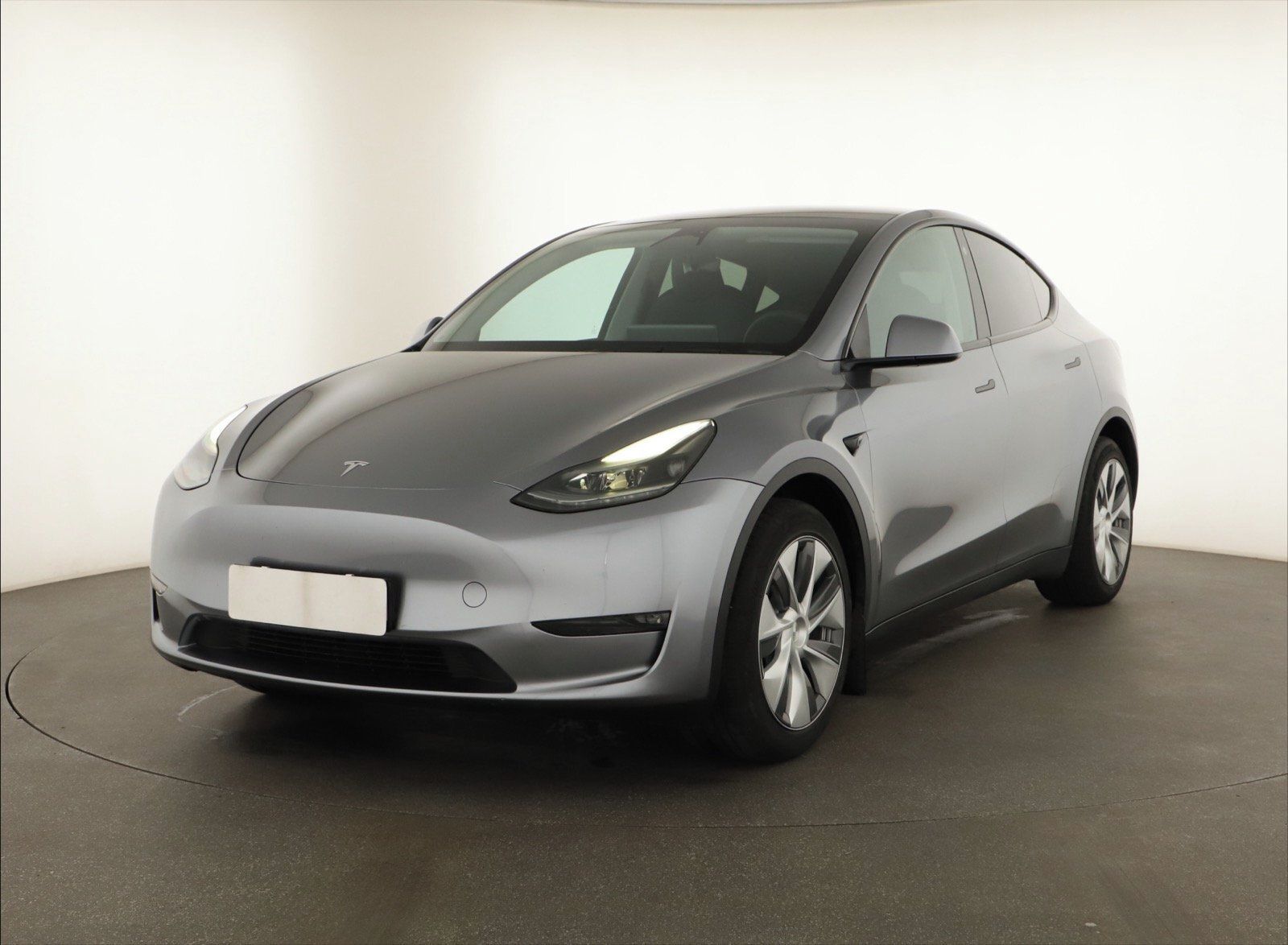 Tesla Model Y, Long Range AWD 79kWh, SoH 92% - fotka 3