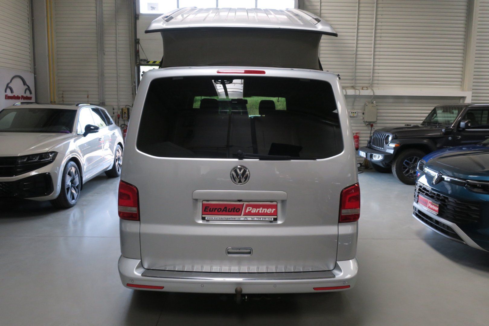 Volkswagen California, 2.0TDI Beach 4Mot. DSG Bi-XEN - fotka 3