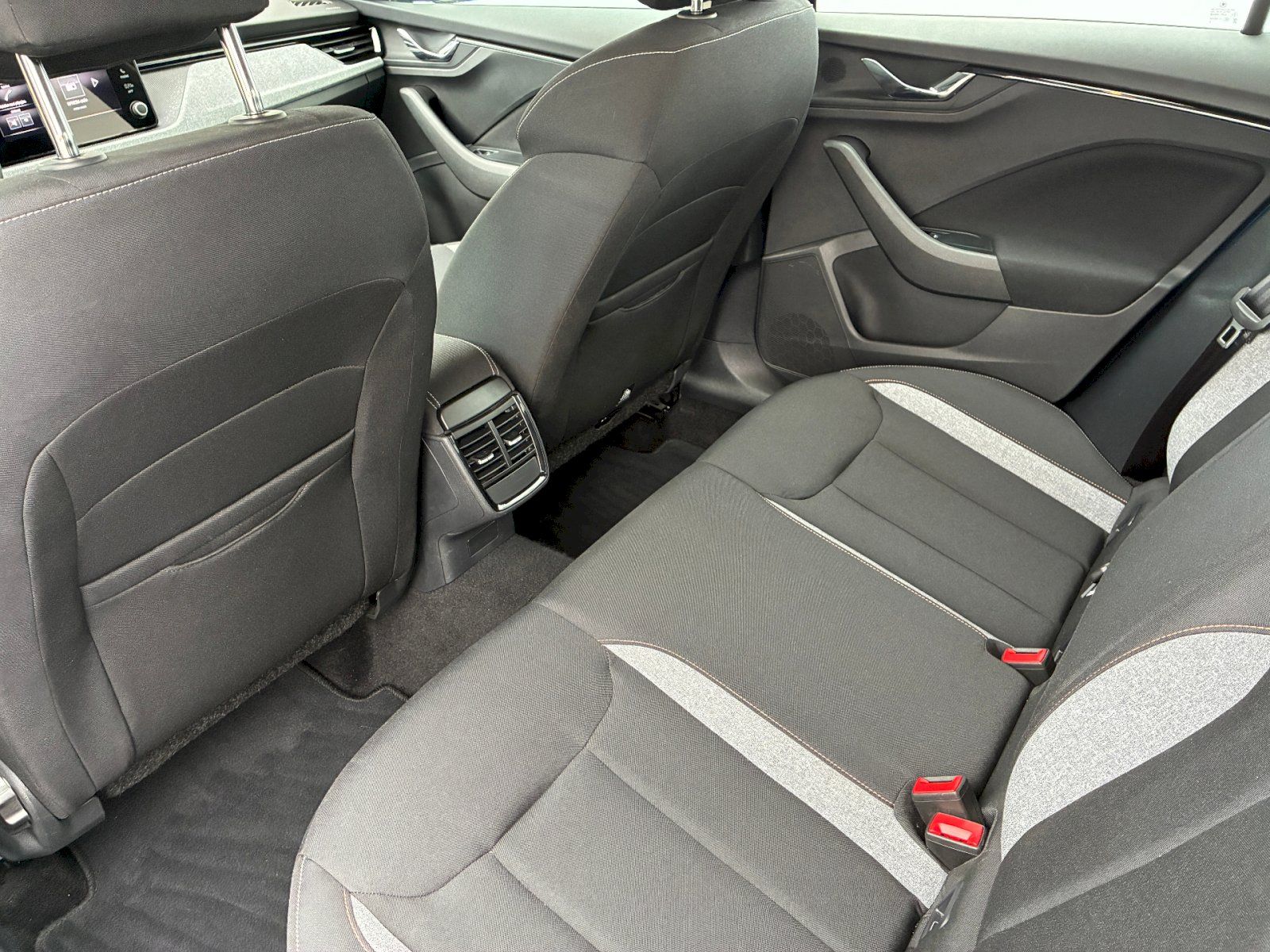 Škoda Kamiq, 1,0 TSI / 85 kW Selection - fotka 6