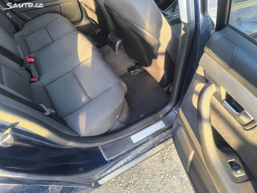 Audi A4, TDI 4X4,135TKM,KRÁSNÁ,SERVISKA - fotka 6