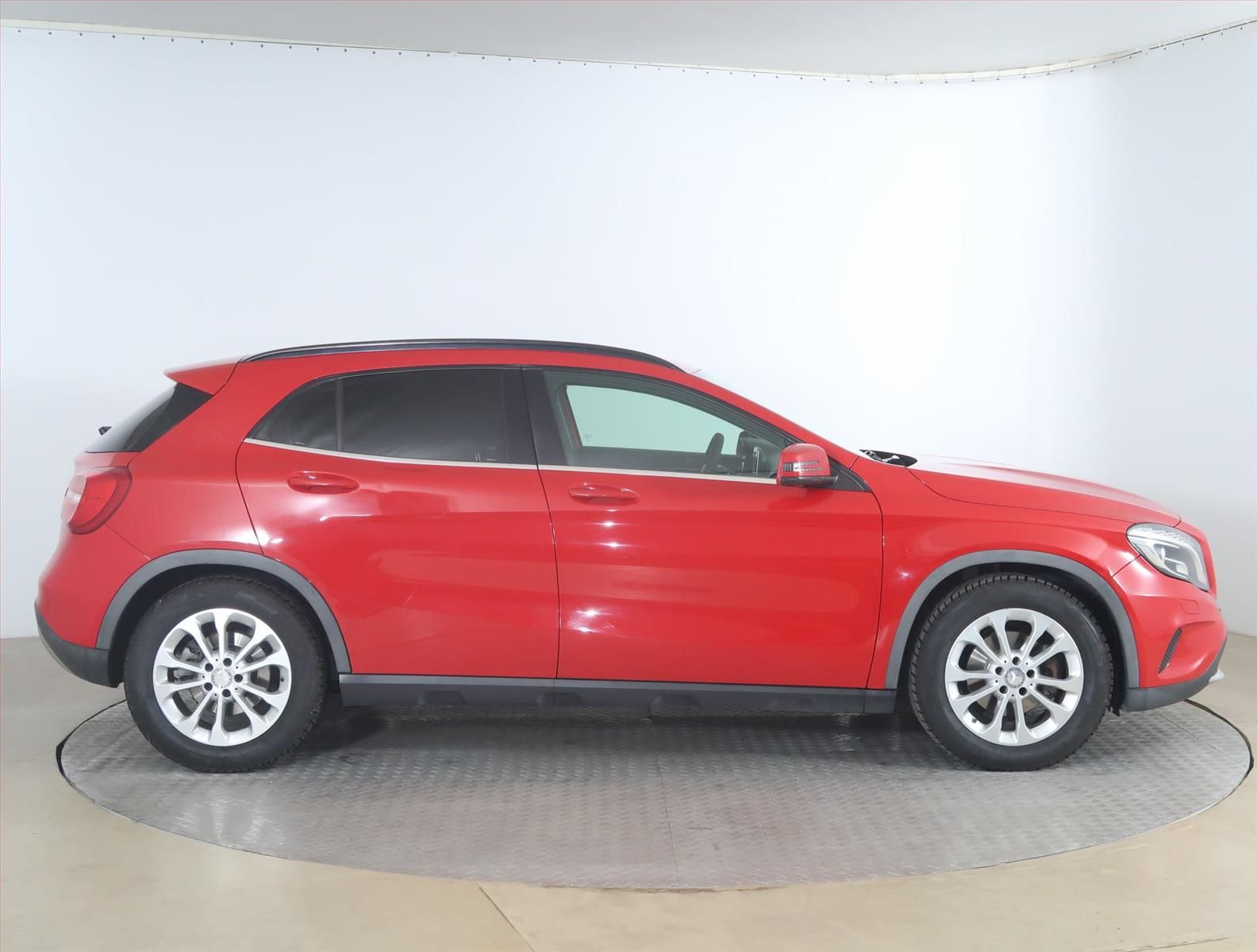 Mercedes-Benz GLA, 180 CDI, Progressive, Automat - fotka 6