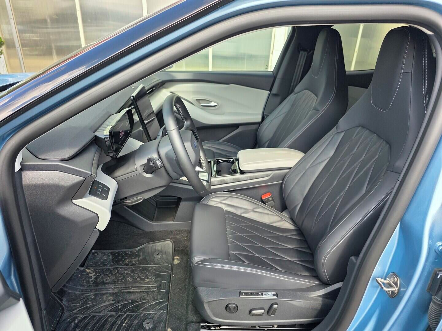 Ford Explorer, Elektrický  5D 77 kWh,0 PRODLO - fotka 4