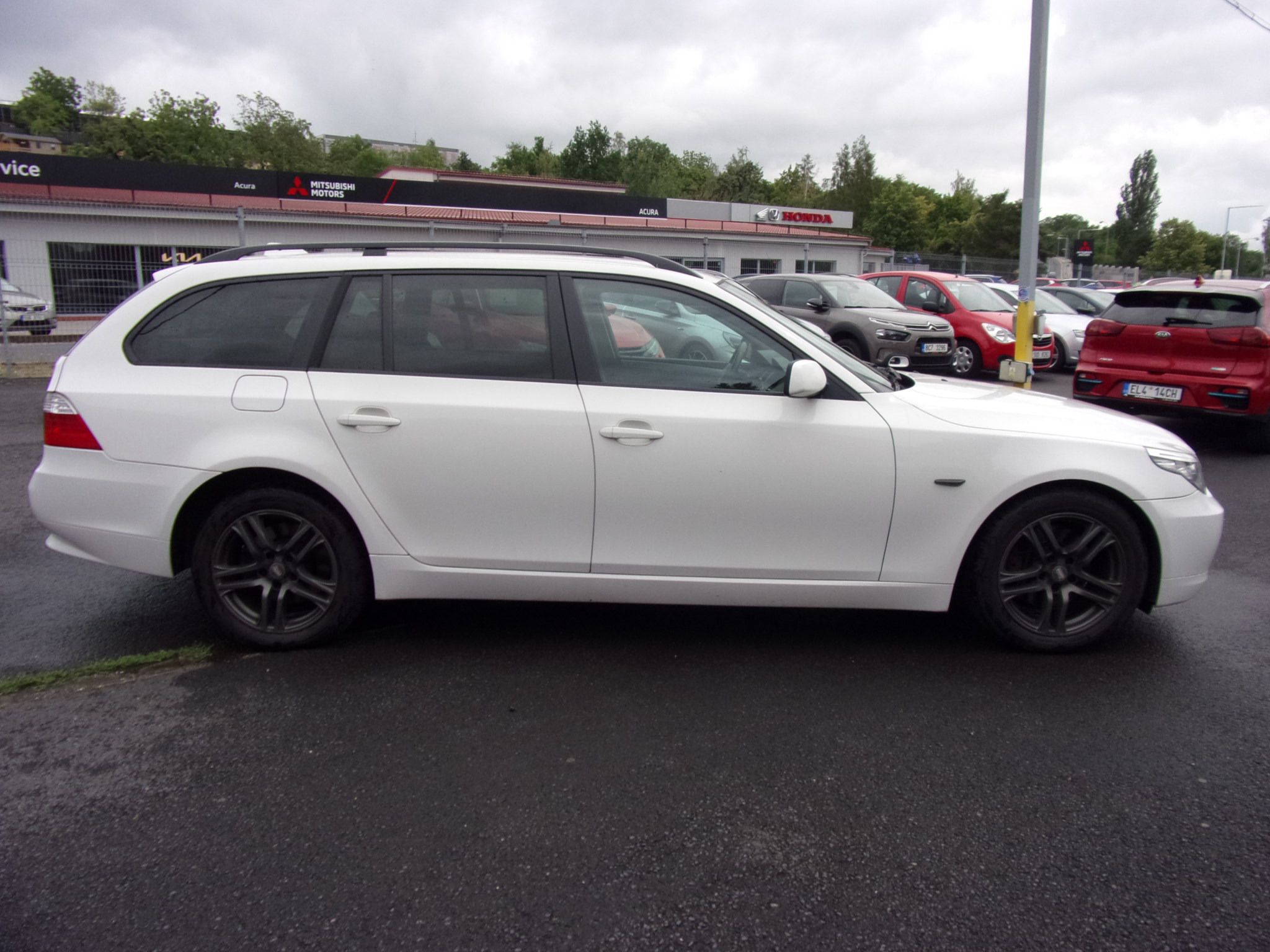 BMW Řada 5, 3,0 525d  xDrive Touring - fotka 2