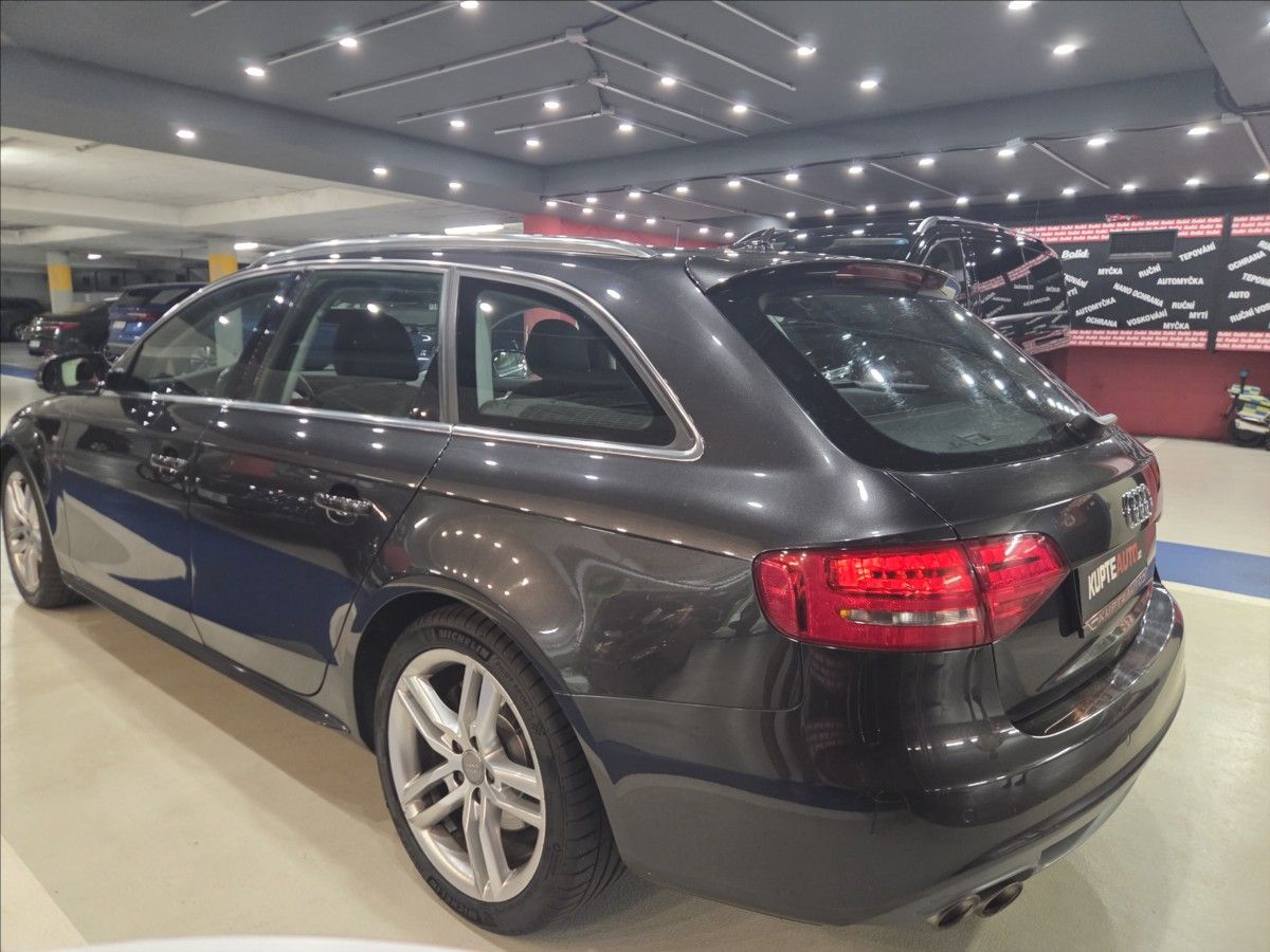 Audi A4, 2,0 TDi + Zimní AluKola  S-Lin - fotka 4