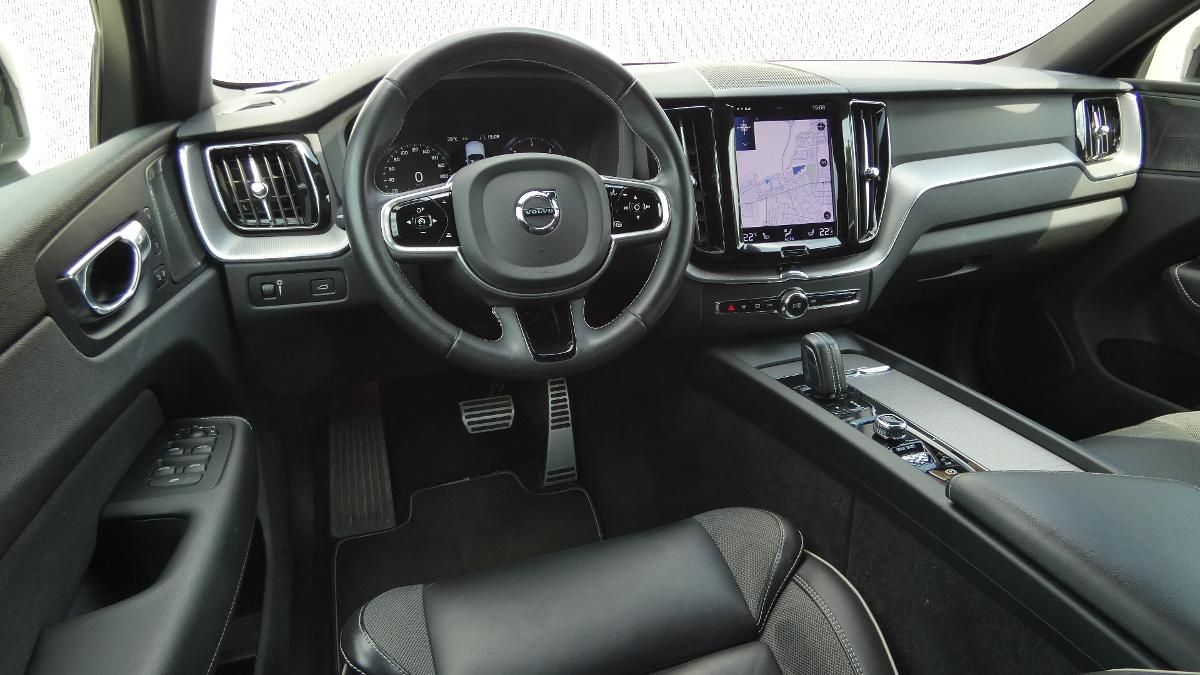Volvo XC60, B4 AWD R Design - fotka 5