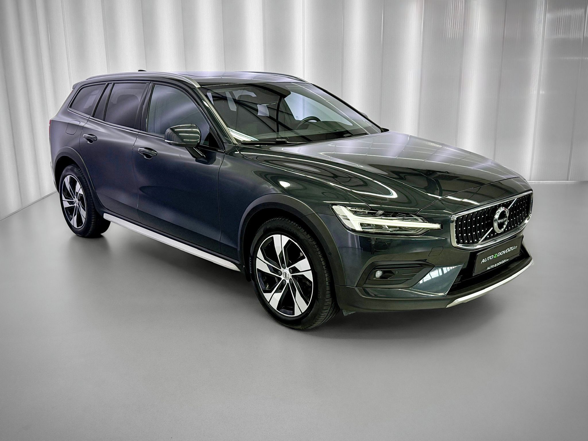 Volvo V60, D4 AWD, WEBASTO, PANORAMA, EL. - fotka 4