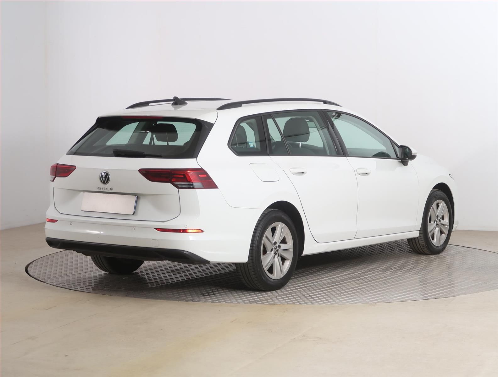 Volkswagen Golf, 2.0 TDI, Life, Serv.kniha - fotka 5