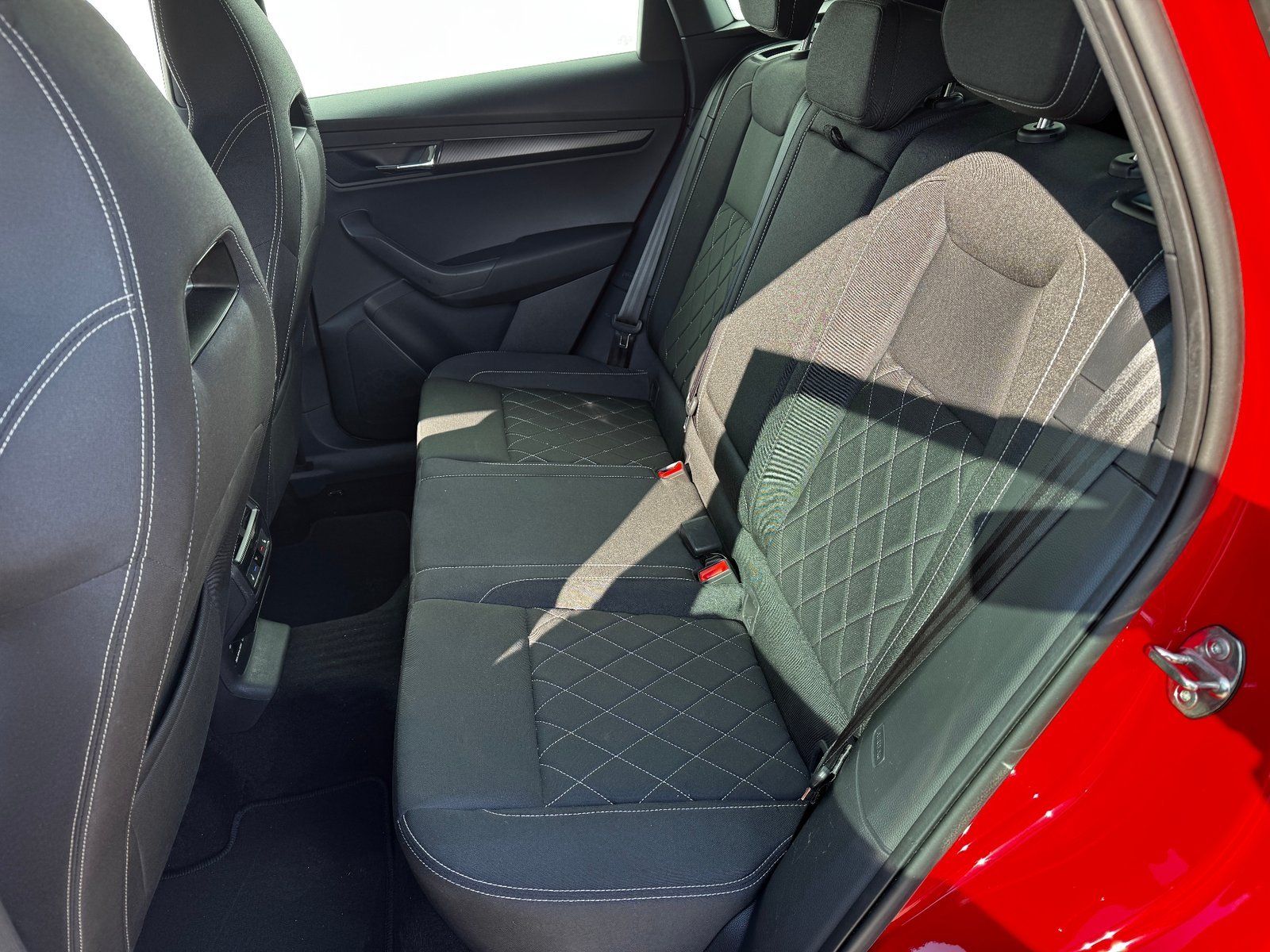 Škoda Karoq, Karoq 2.0TSI 140kW Sportline - fotka 6